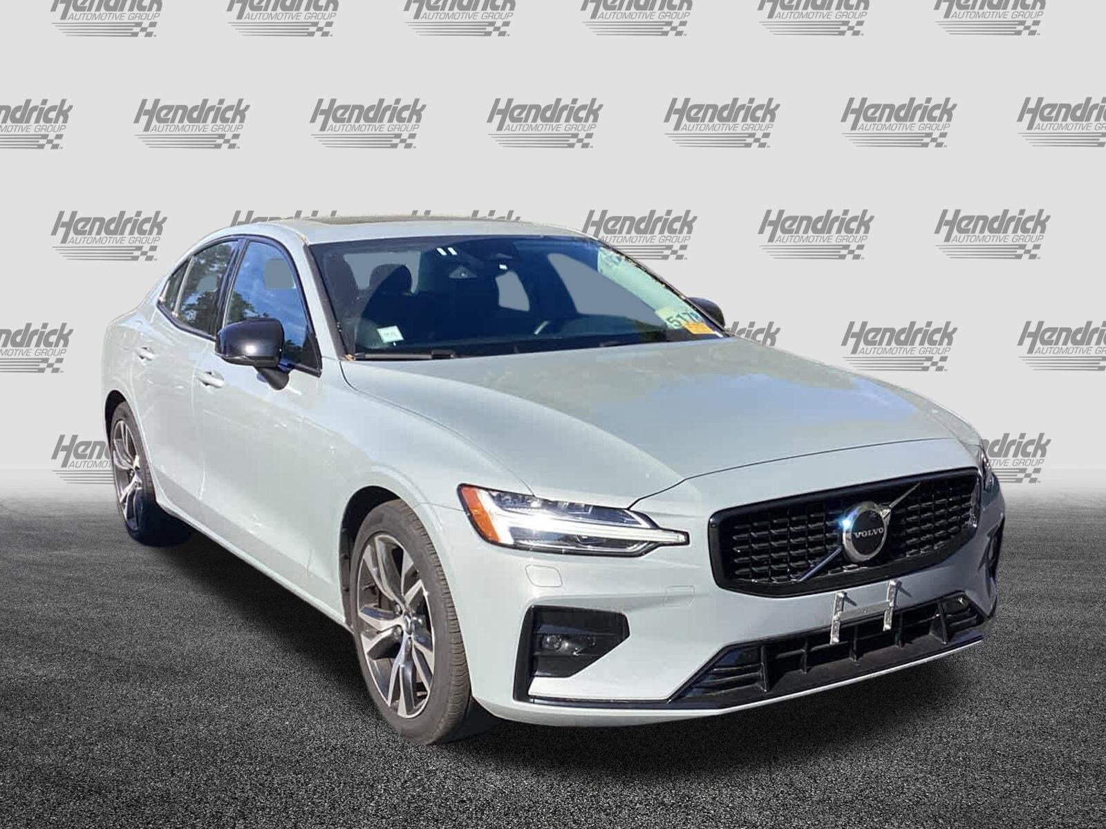 2025 Volvo S60 Core photo 3