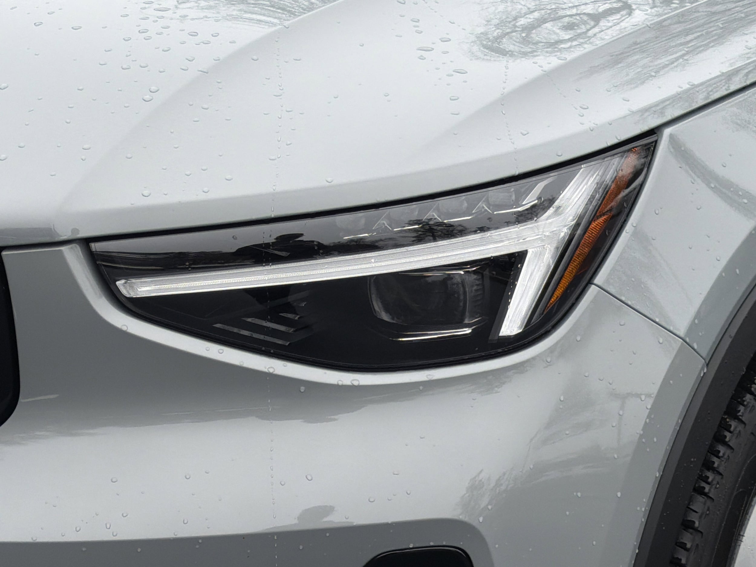 2026 Volvo XC40 Plus photo 4