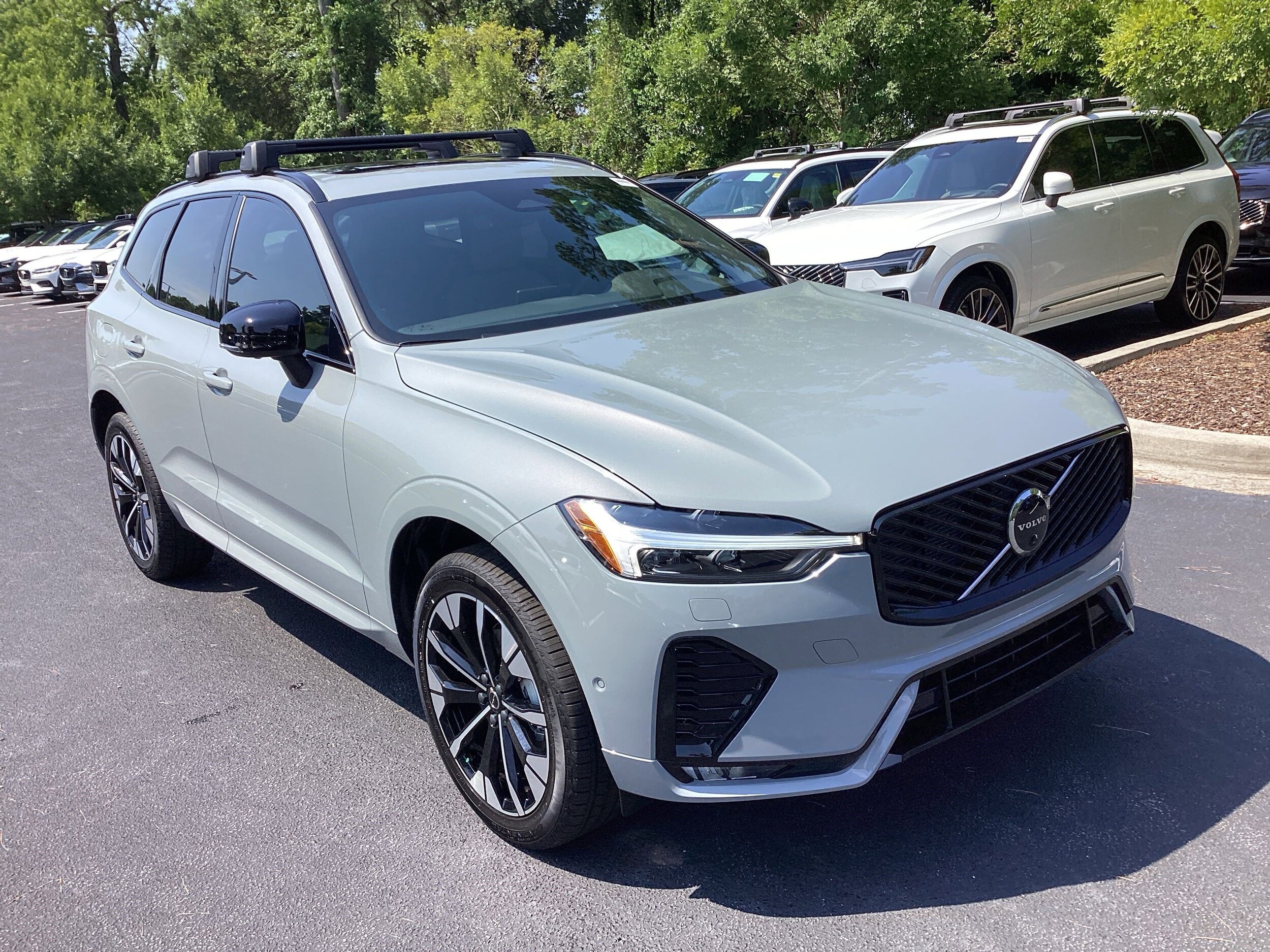 2026 Volvo XC60 B5 Plus photo 2