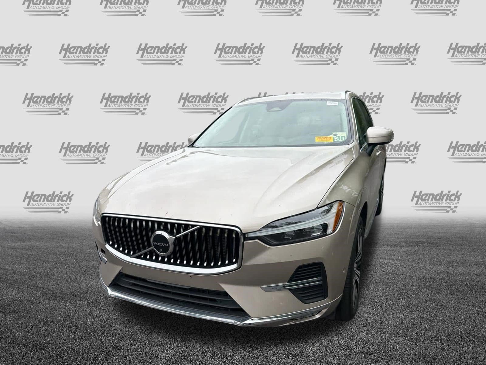 2023 Volvo XC60 Plus Bright Theme photo 4