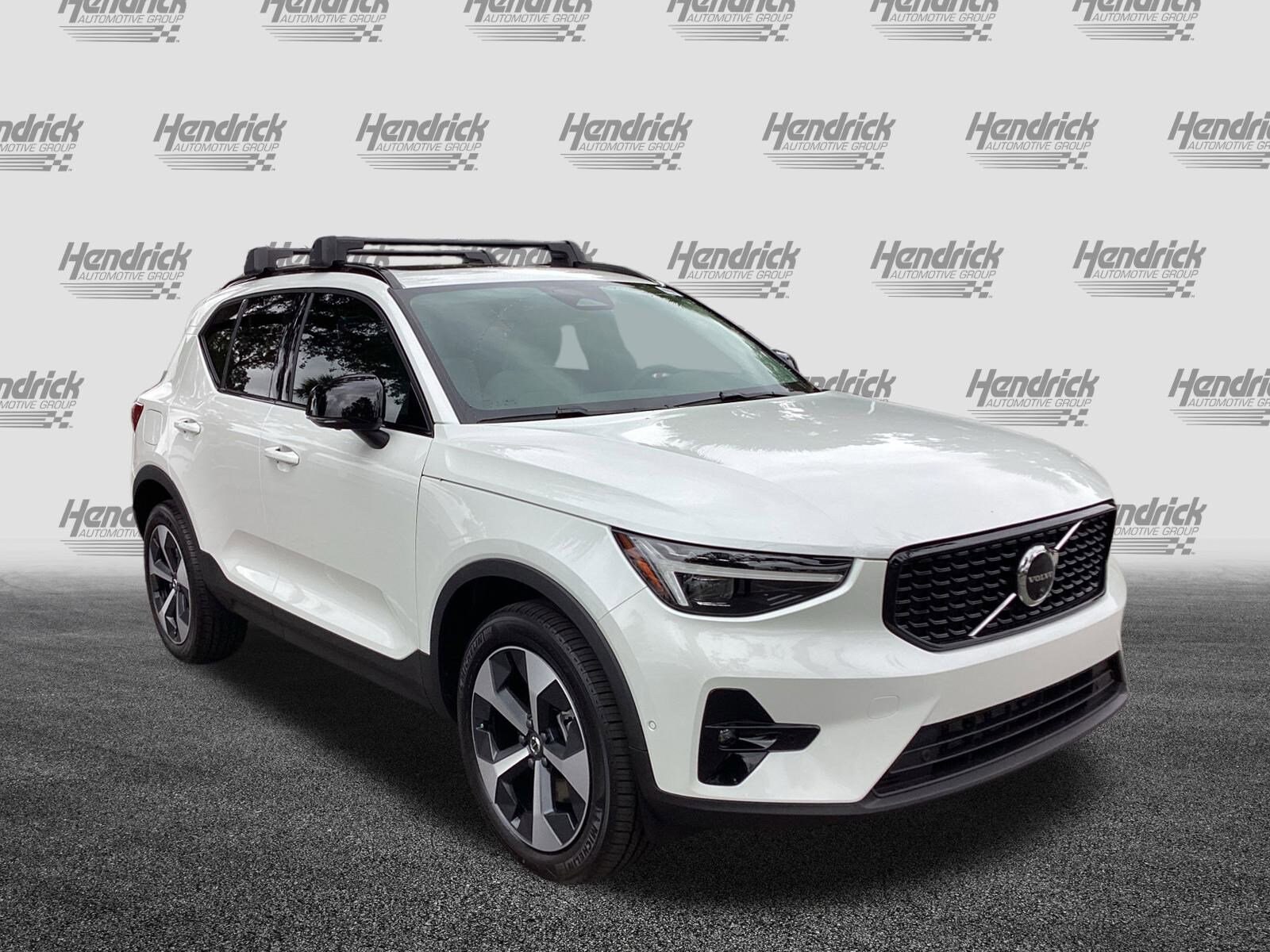2026 Volvo XC40 Plus photo 2