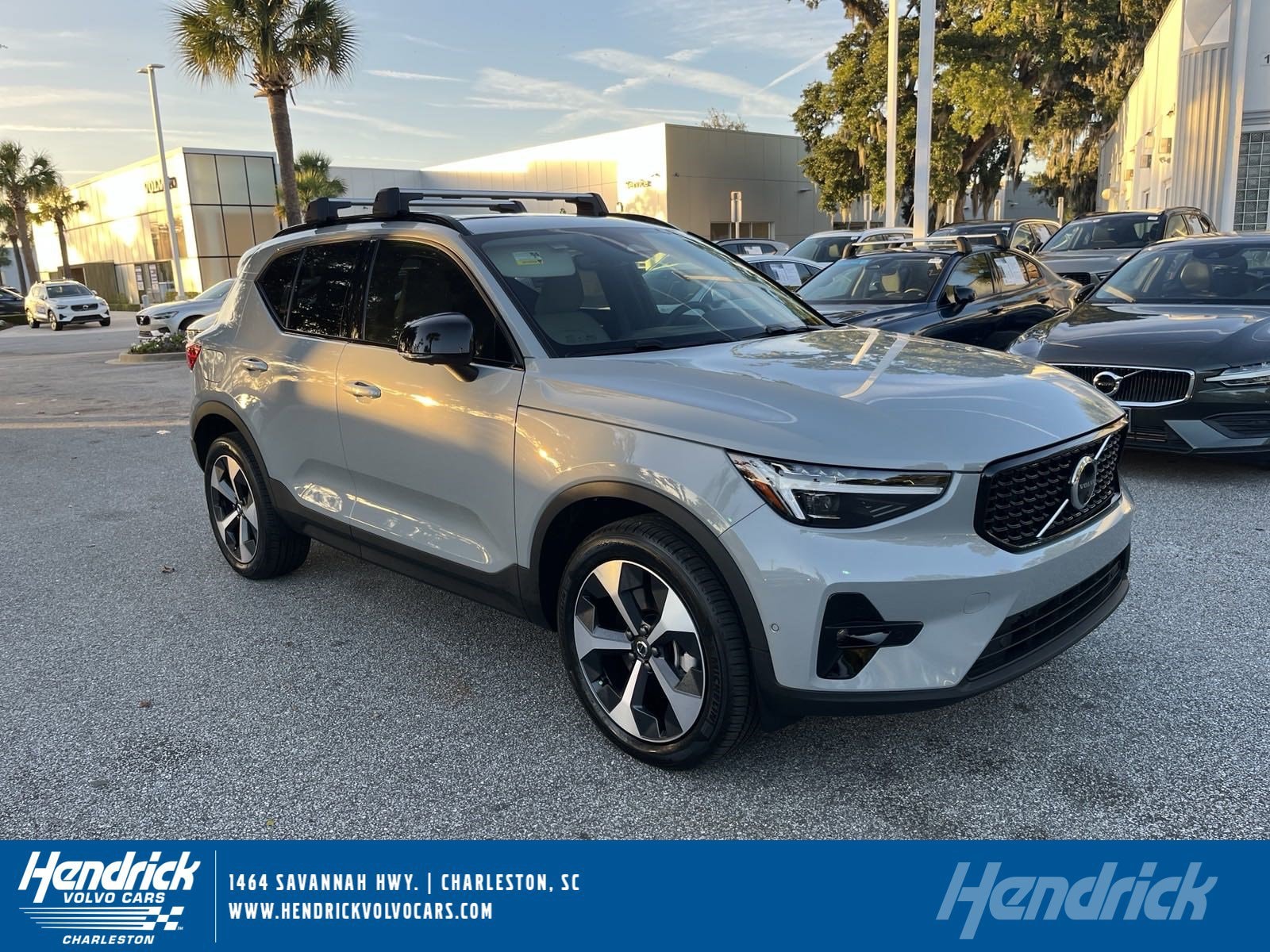 2025 Volvo XC40 SUV 
