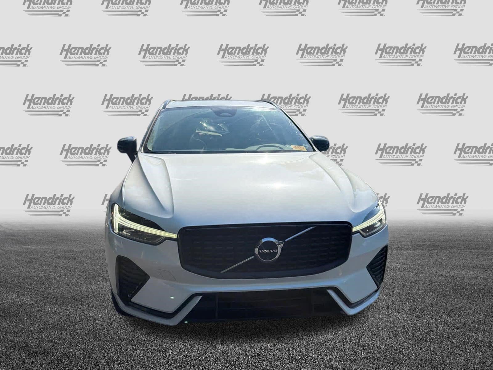 Volvo XC60 Plus Dark Theme