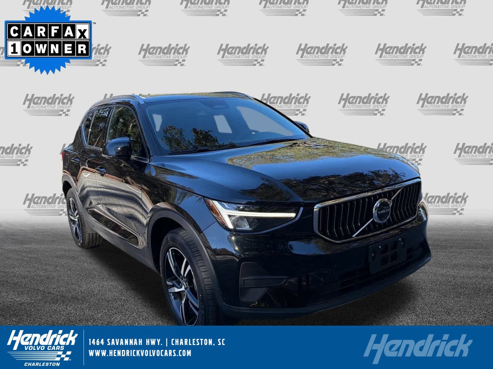 2025 Volvo XC40 Core's photo