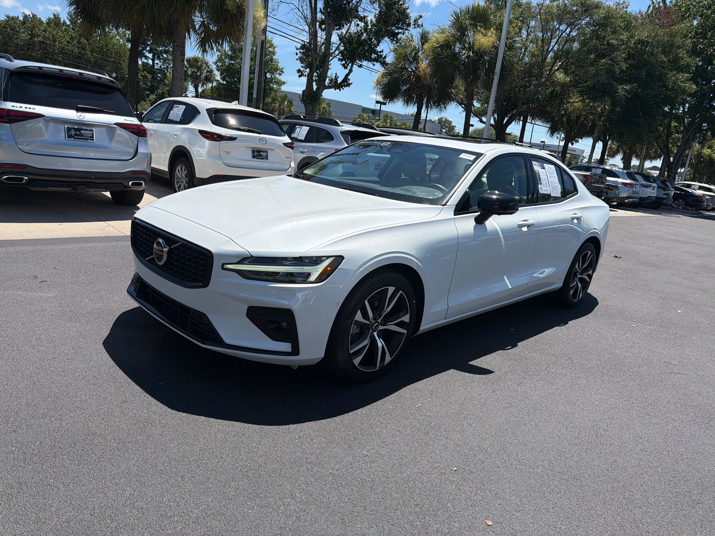 Volvo S60 Plus Dark Theme
