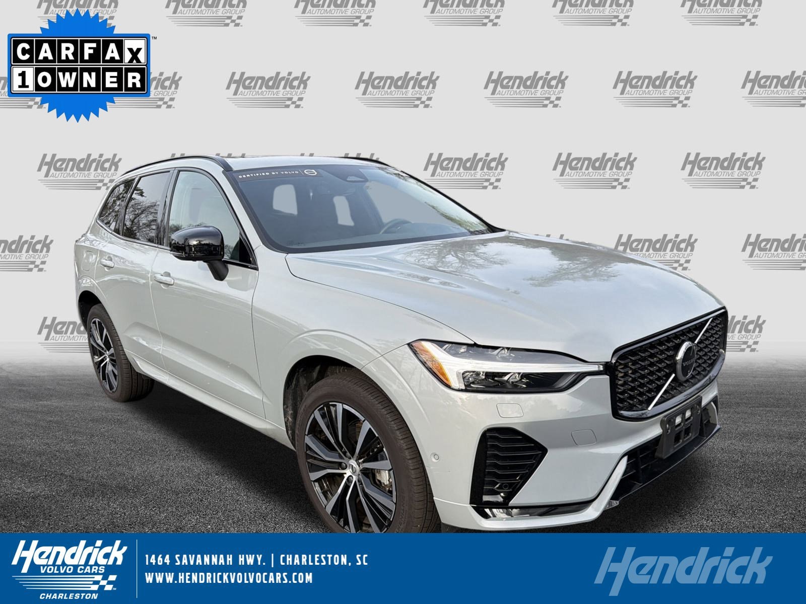 2025 Volvo XC60 Plus's photo