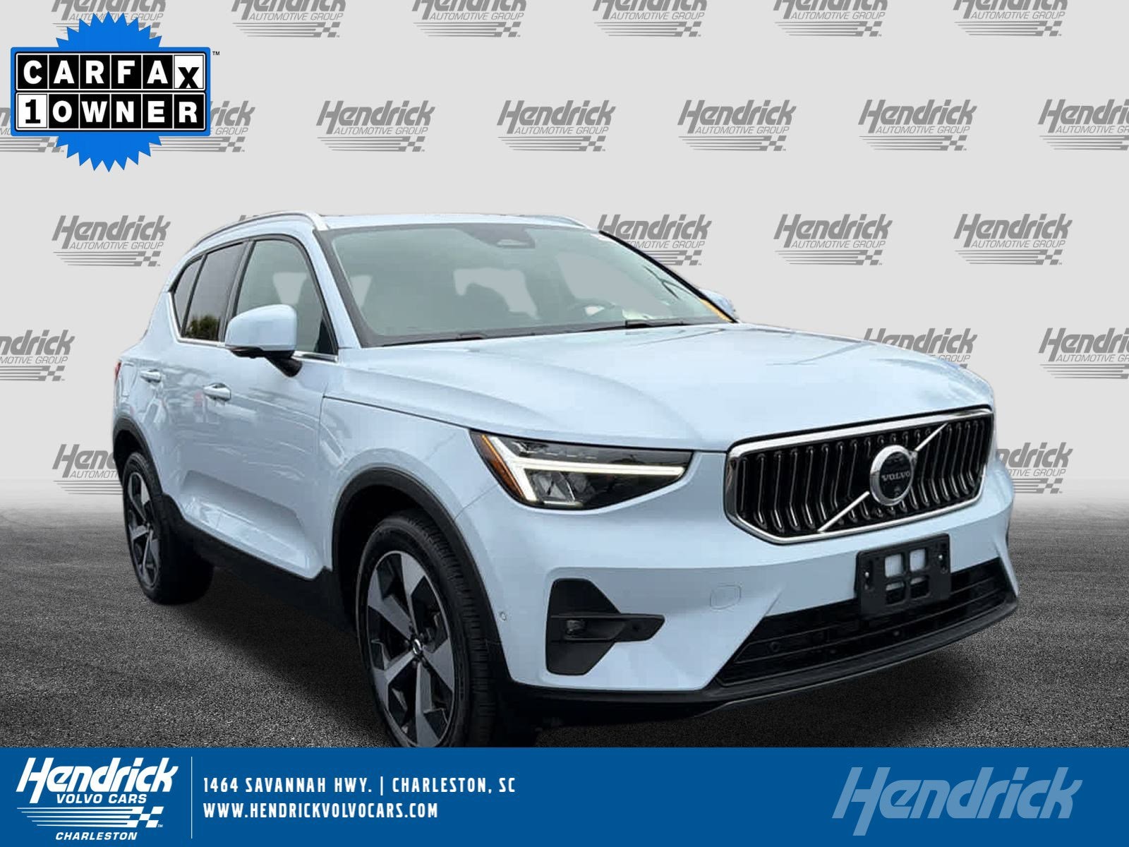 2025 Volvo XC40 Core's photo