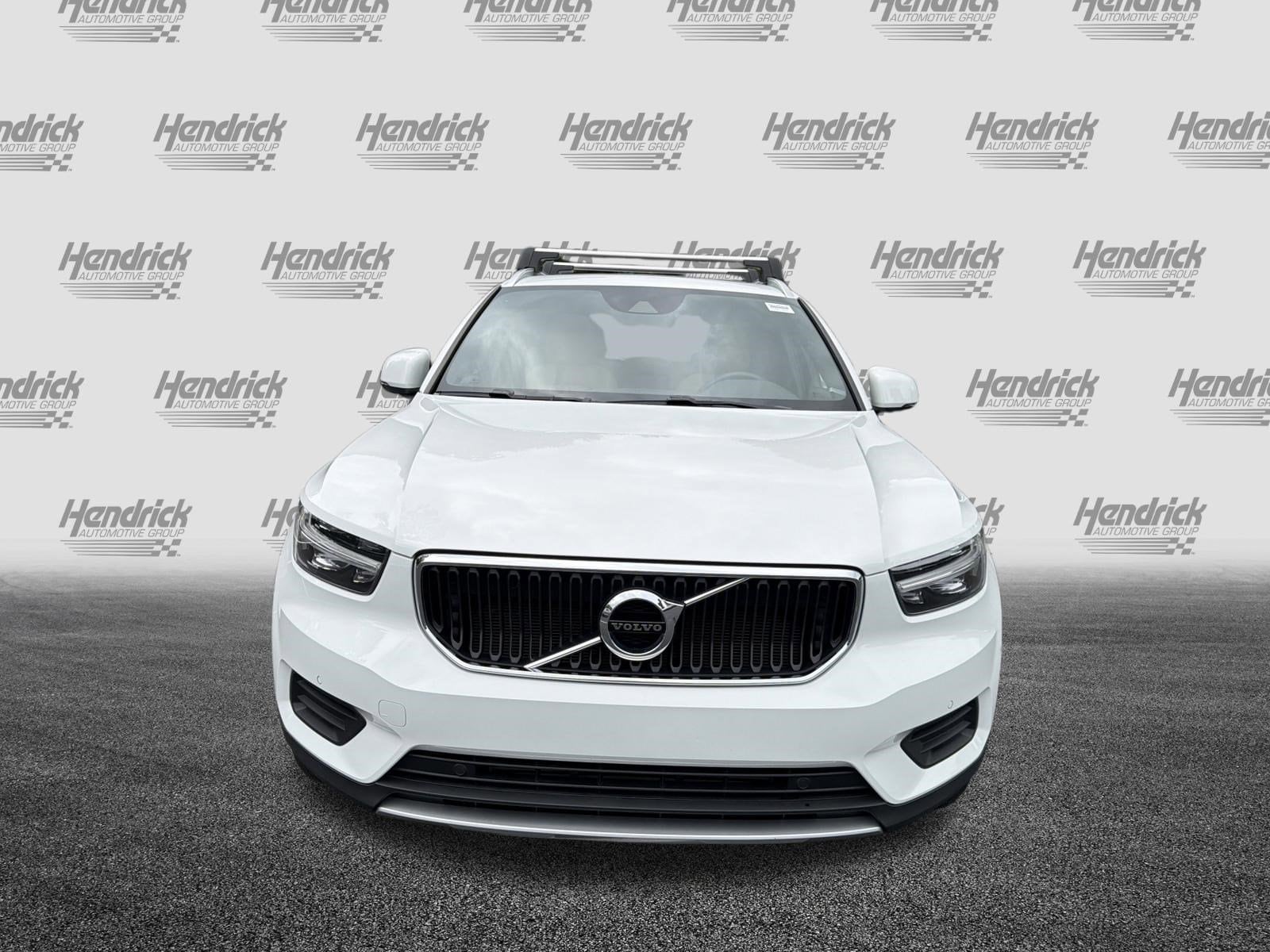 2020 Volvo XC40 Momentum photo 2