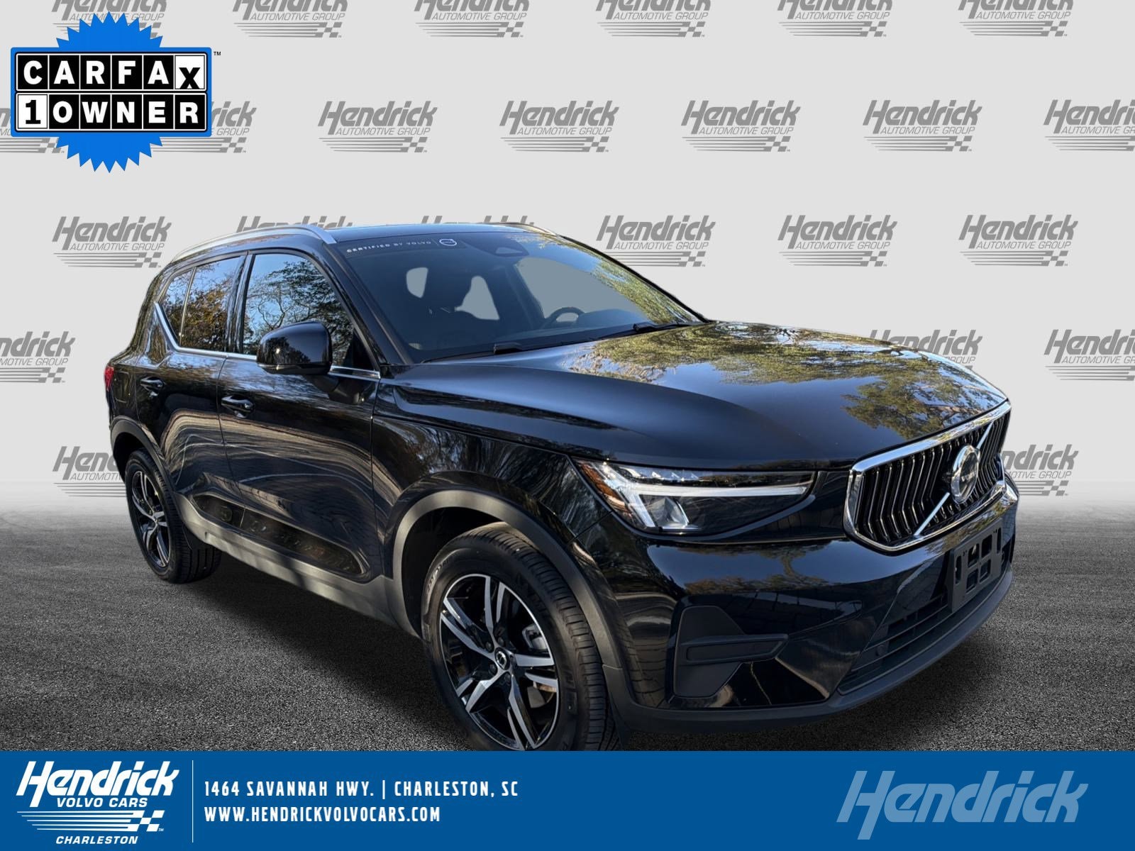 2025 Volvo XC40 Core's photo