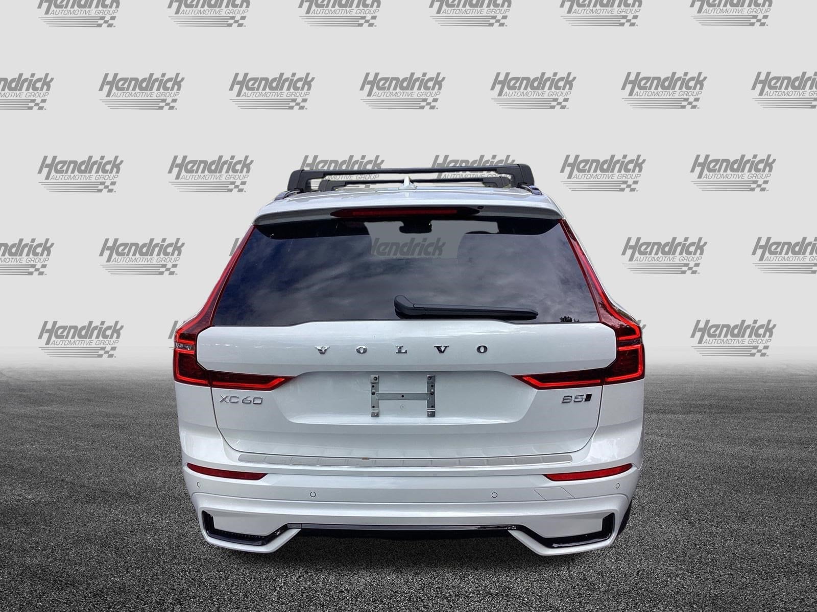 2026 Volvo XC60 Plus photo 6