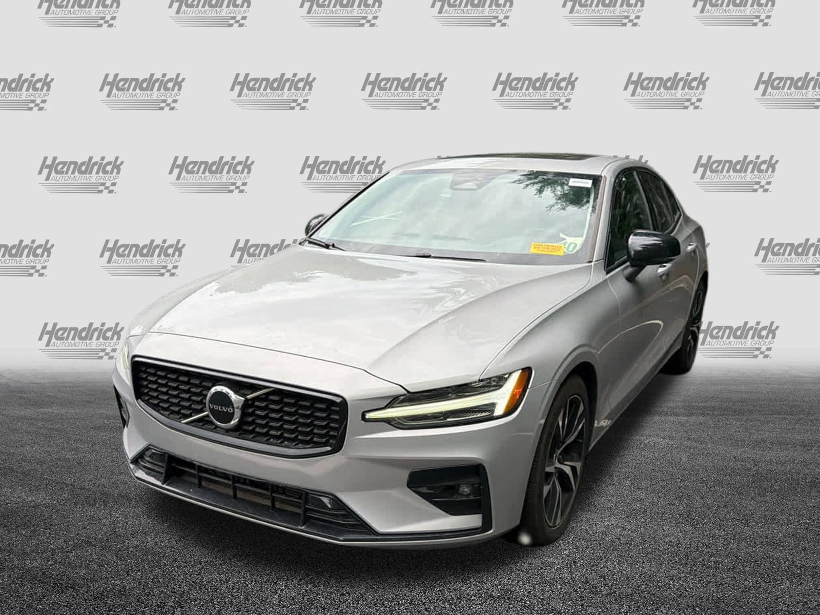 2024 Volvo S60 Core Dark Theme photo 6