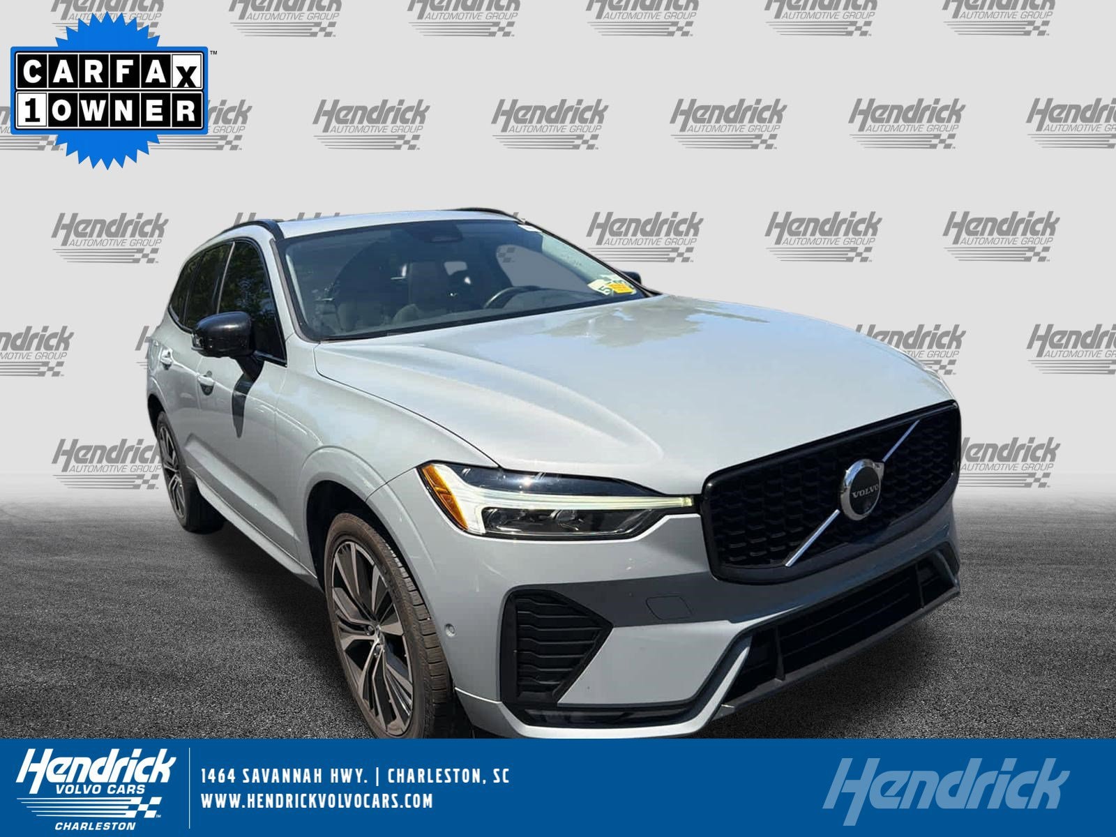 2024 Volvo XC60 B5 Plus Dark Theme AWD's photo