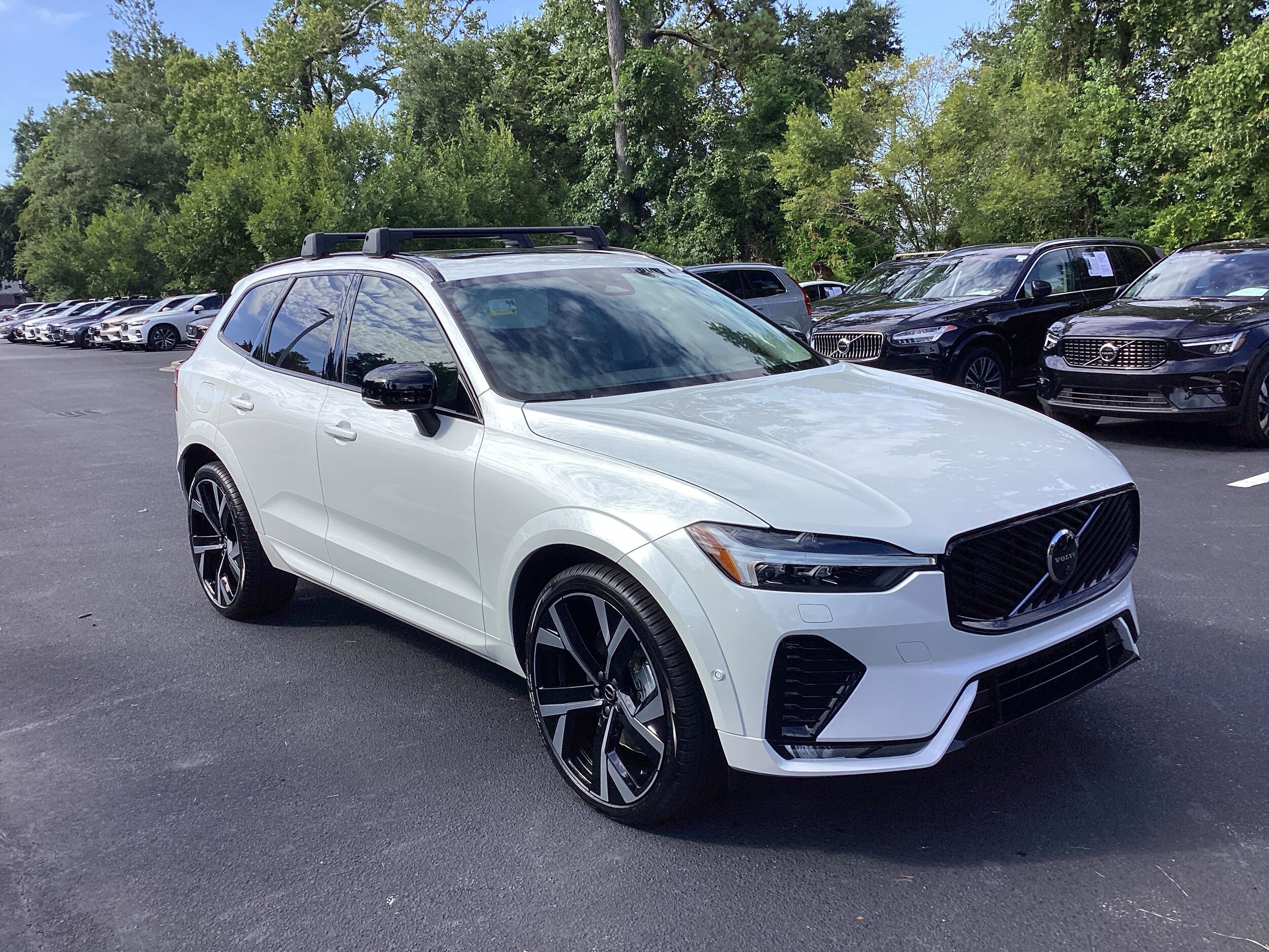 2026 Volvo XC60 B5 photo 2