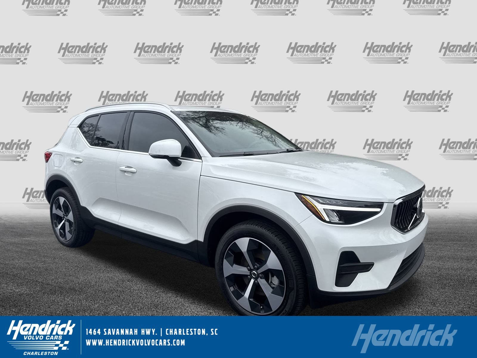 2025 Volvo XC40 Core