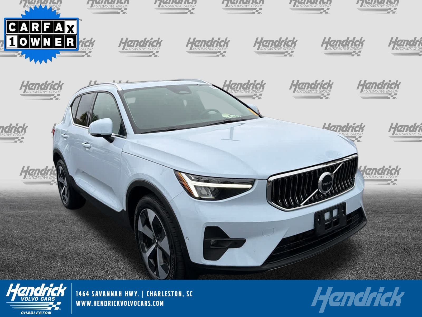 2025 Volvo XC40 Core's photo