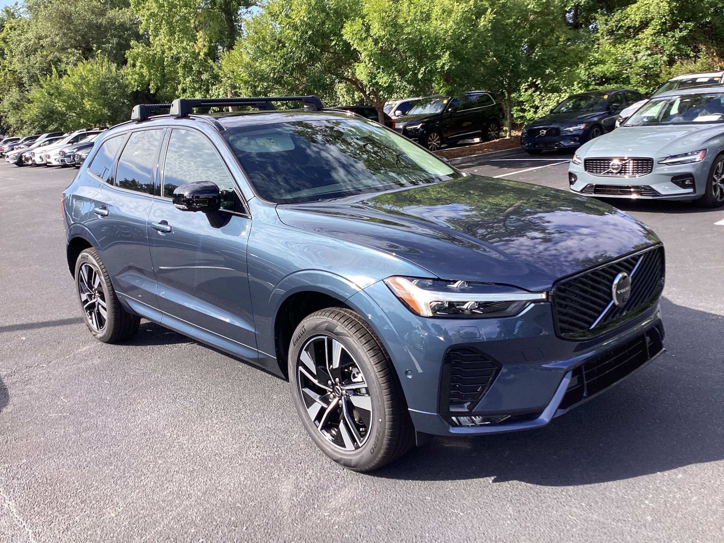 2026 Volvo XC60 B5 Plus photo 2