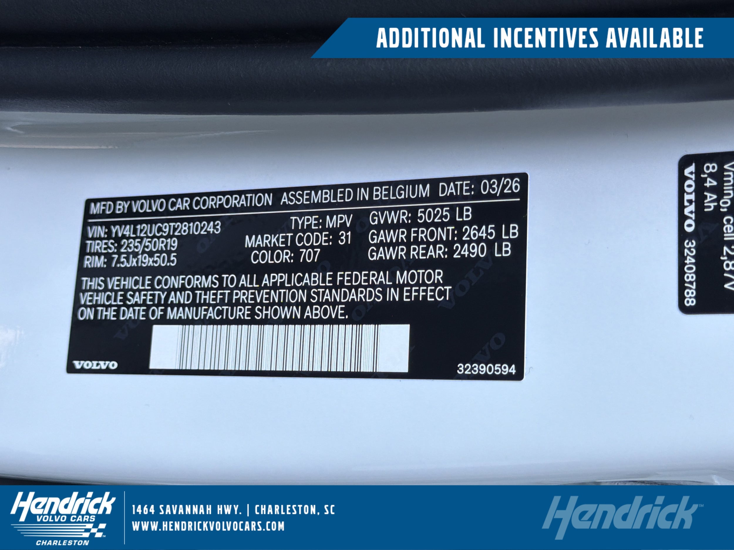 2026 Volvo XC40 B5 Plus Dark AWD's photo
