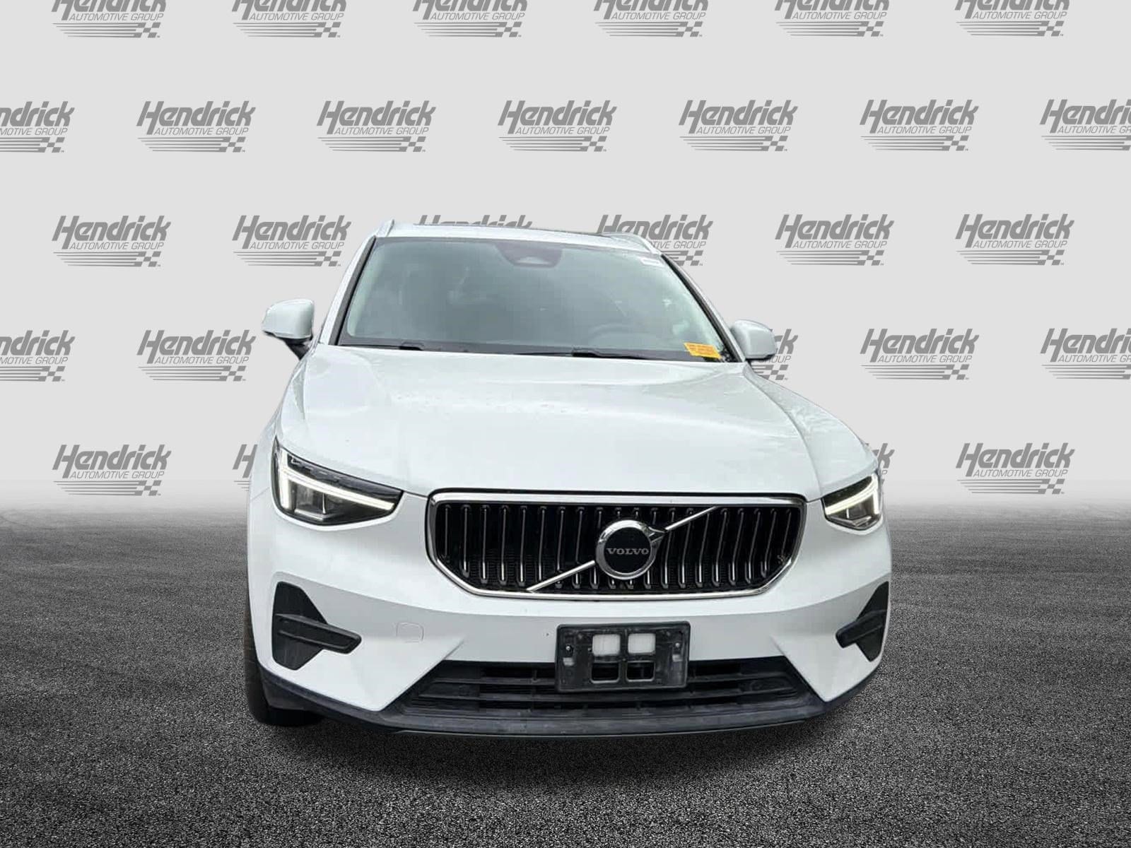 2025 Volvo XC40 Core Bright Theme photo 2