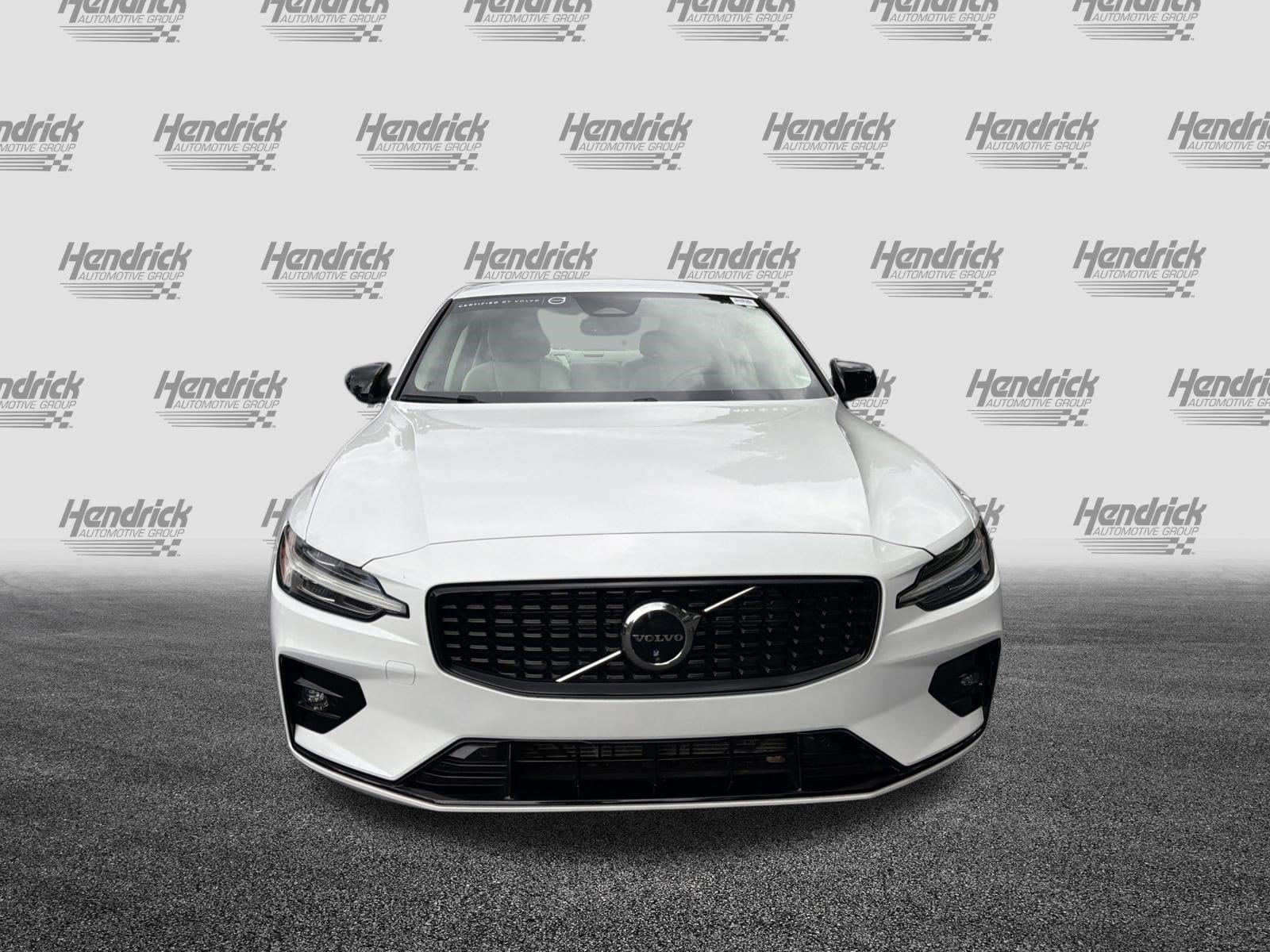 Volvo S60 Plus Dark Theme