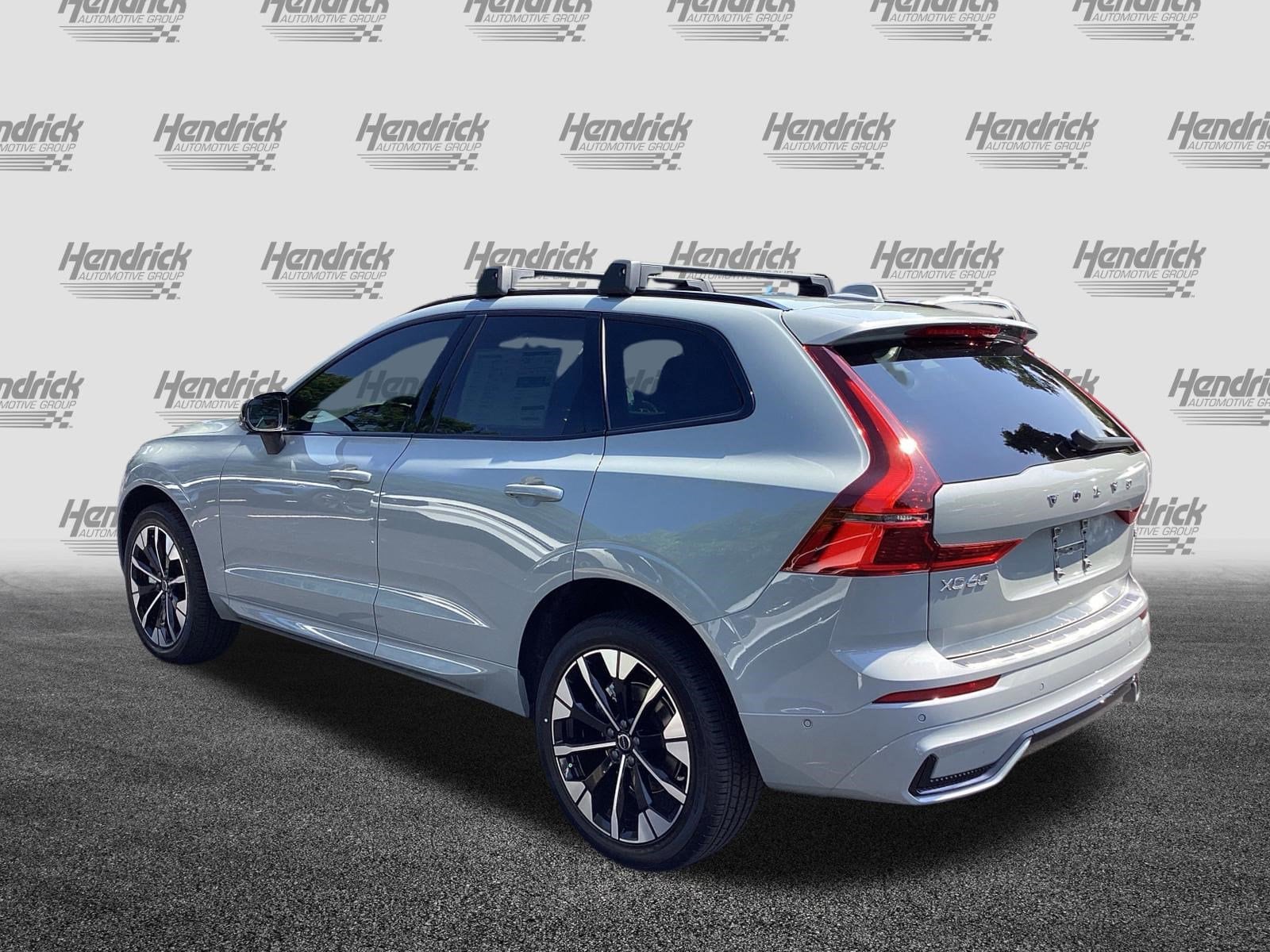 2026 Volvo XC60 Plus photo 5