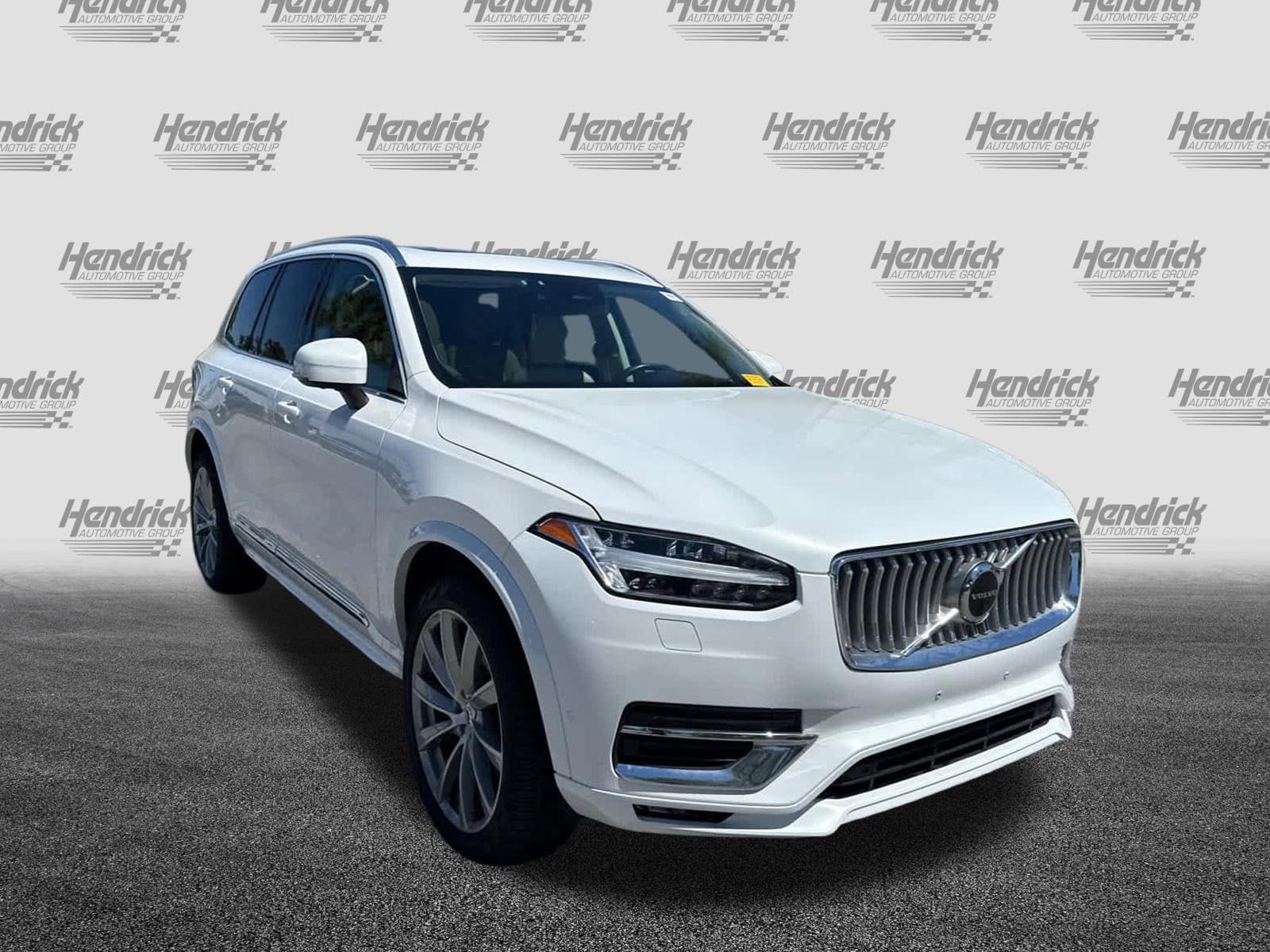 2023 Volvo XC90 Plus photo 2