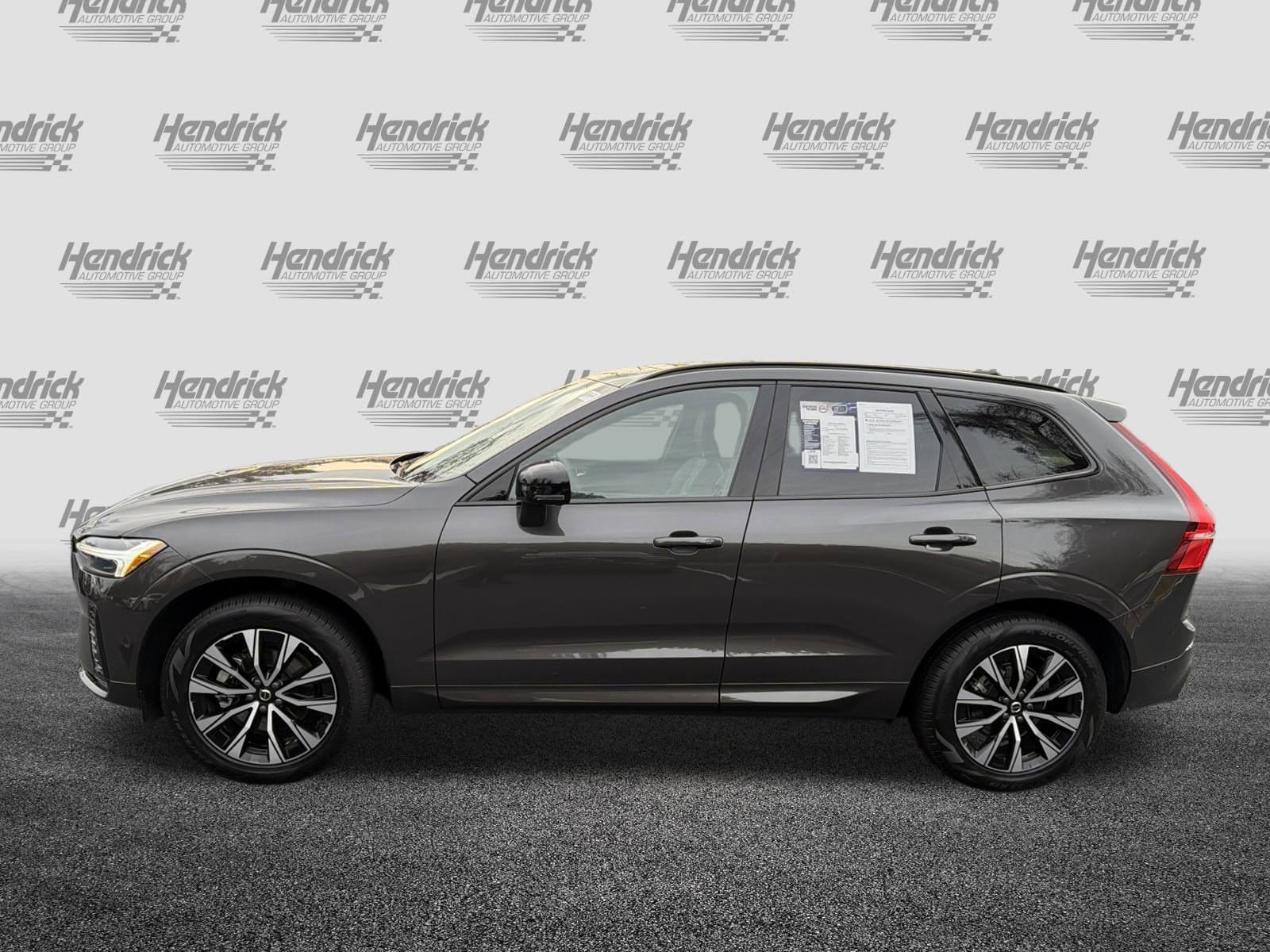 2025 Volvo XC60 Plus photo 6