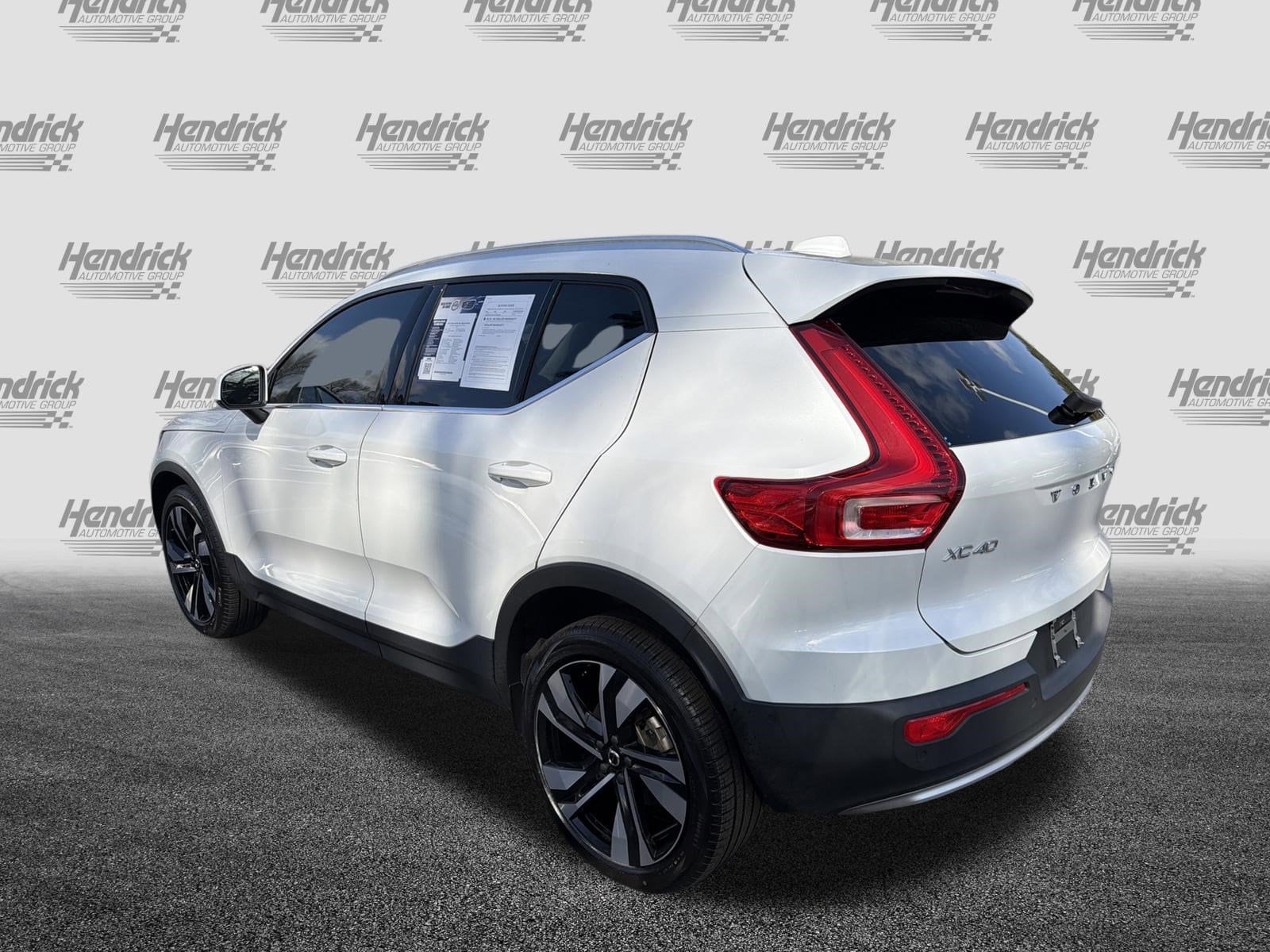 2023 Volvo XC40 Plus Bright Theme photo 3
