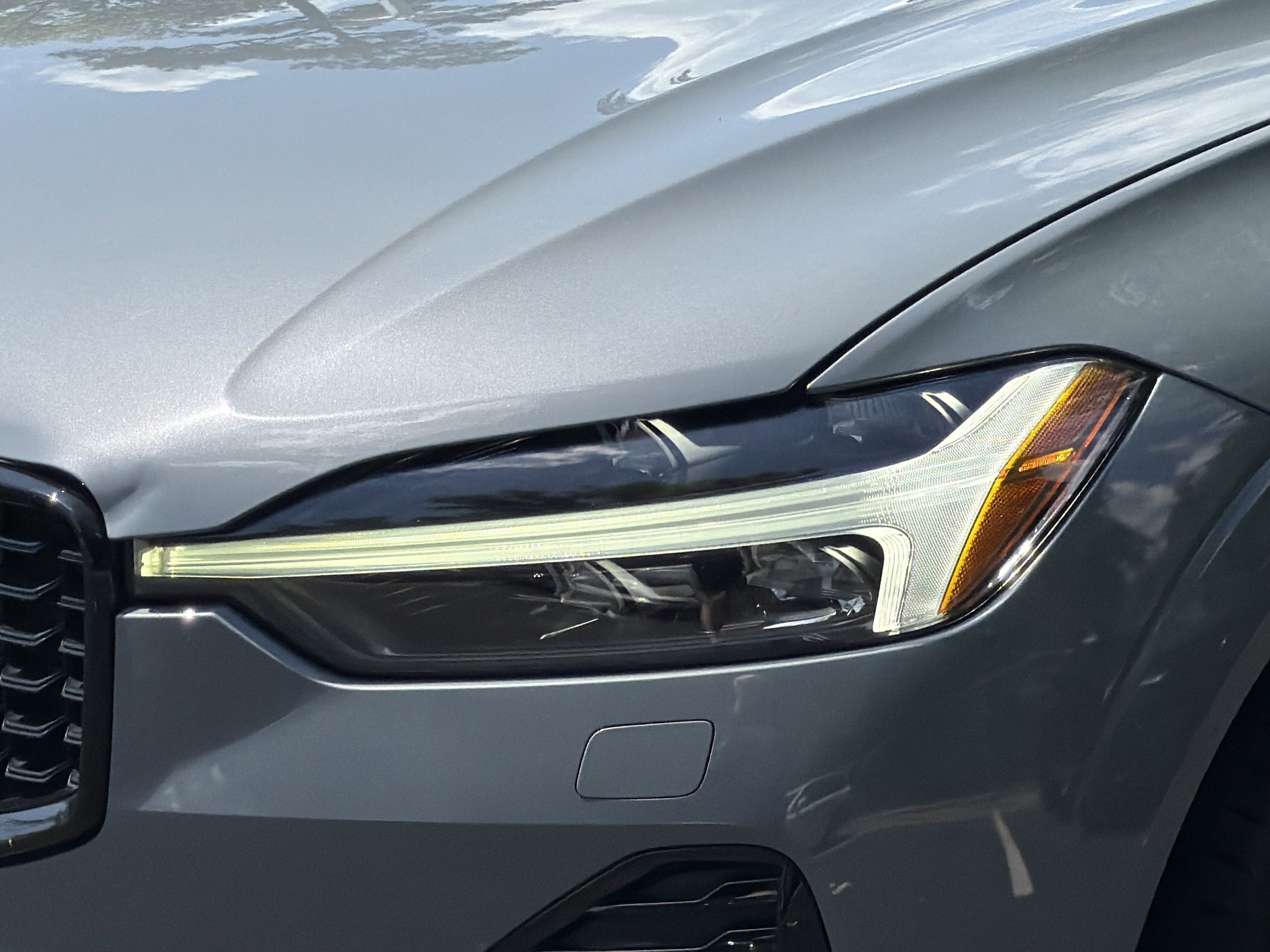 2023 Volvo XC60 Plus Dark Theme photo 5