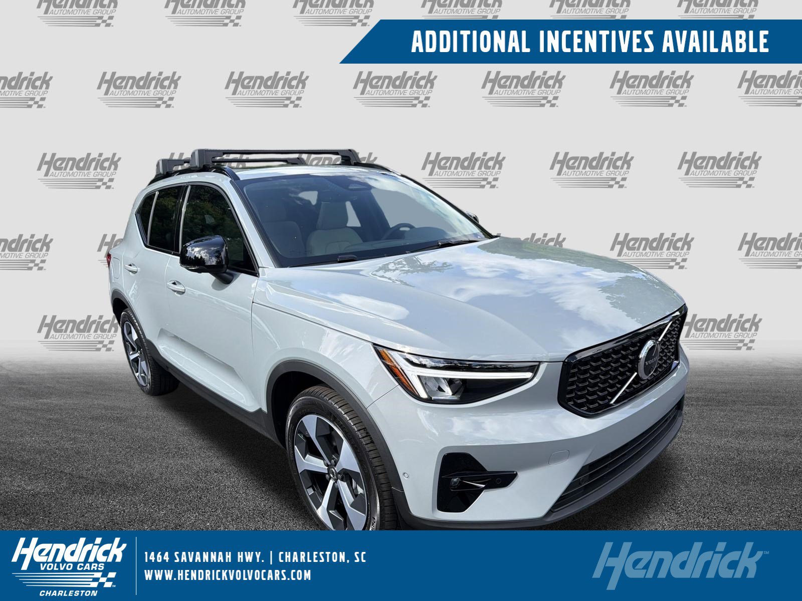 2026 Volvo XC40 B5 Plus Dark AWD's photo