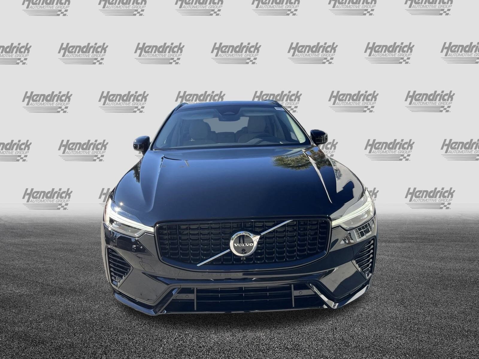 2025 Volvo XC60 Hybrid T8 Plus photo 3