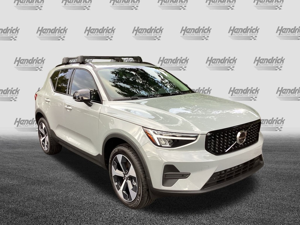 New 2026 Volvo XC40 B4 Core SUV