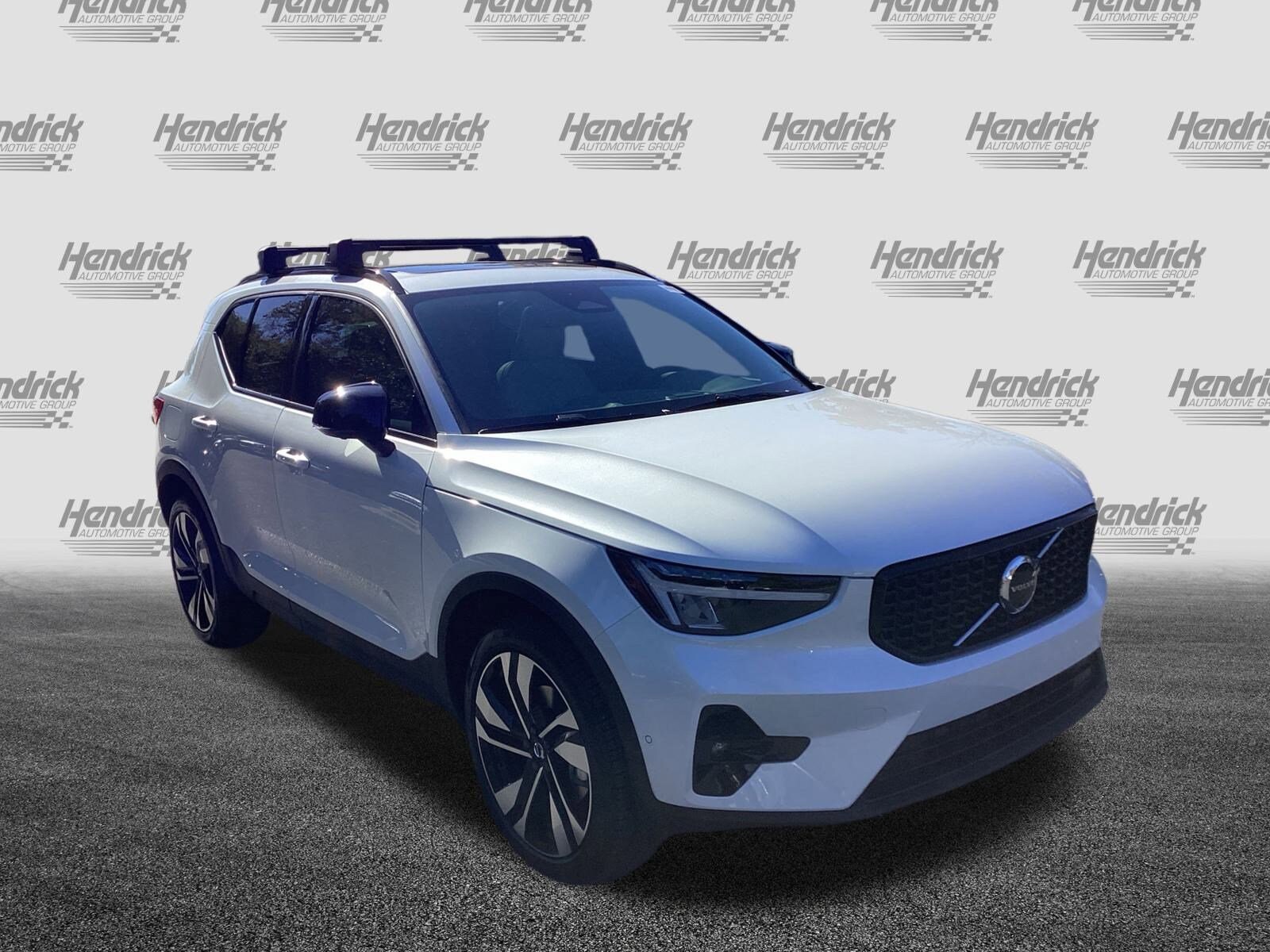 2026 Volvo XC40 Plus photo 2