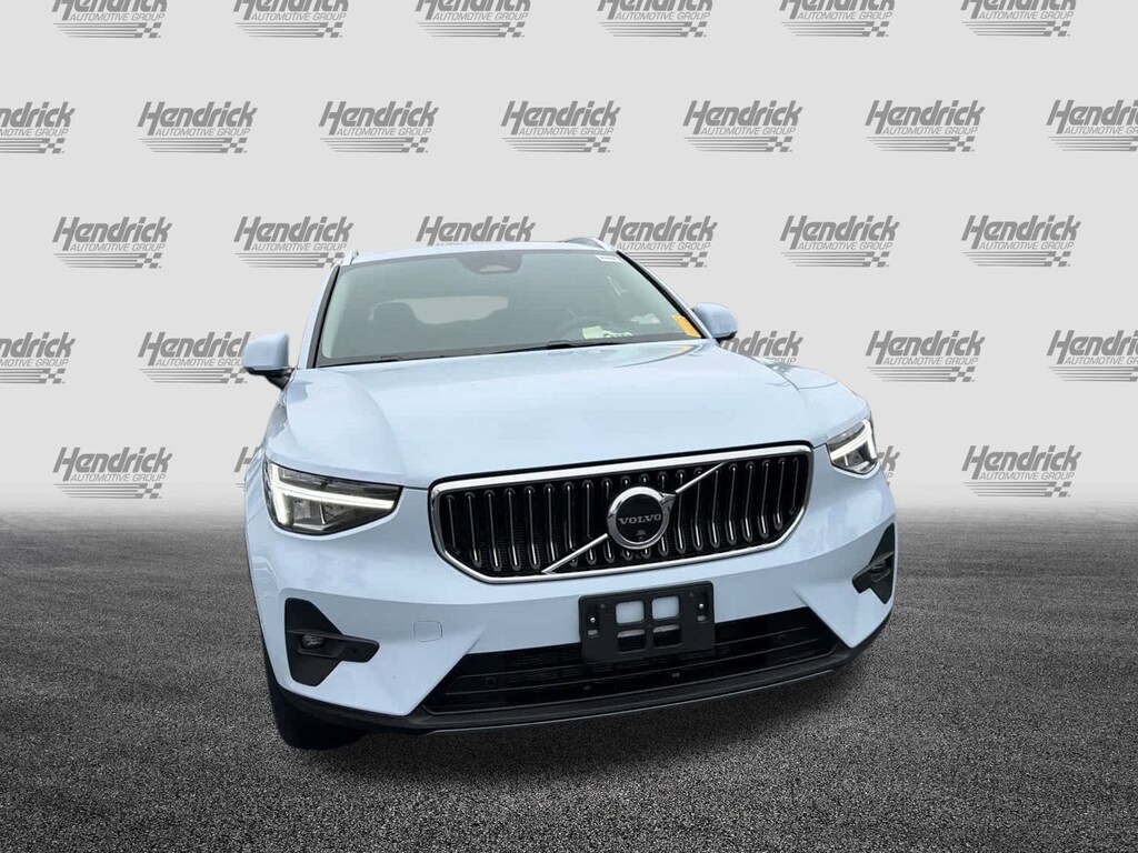 Used 2025 Volvo XC40 Core Bright Theme SUV