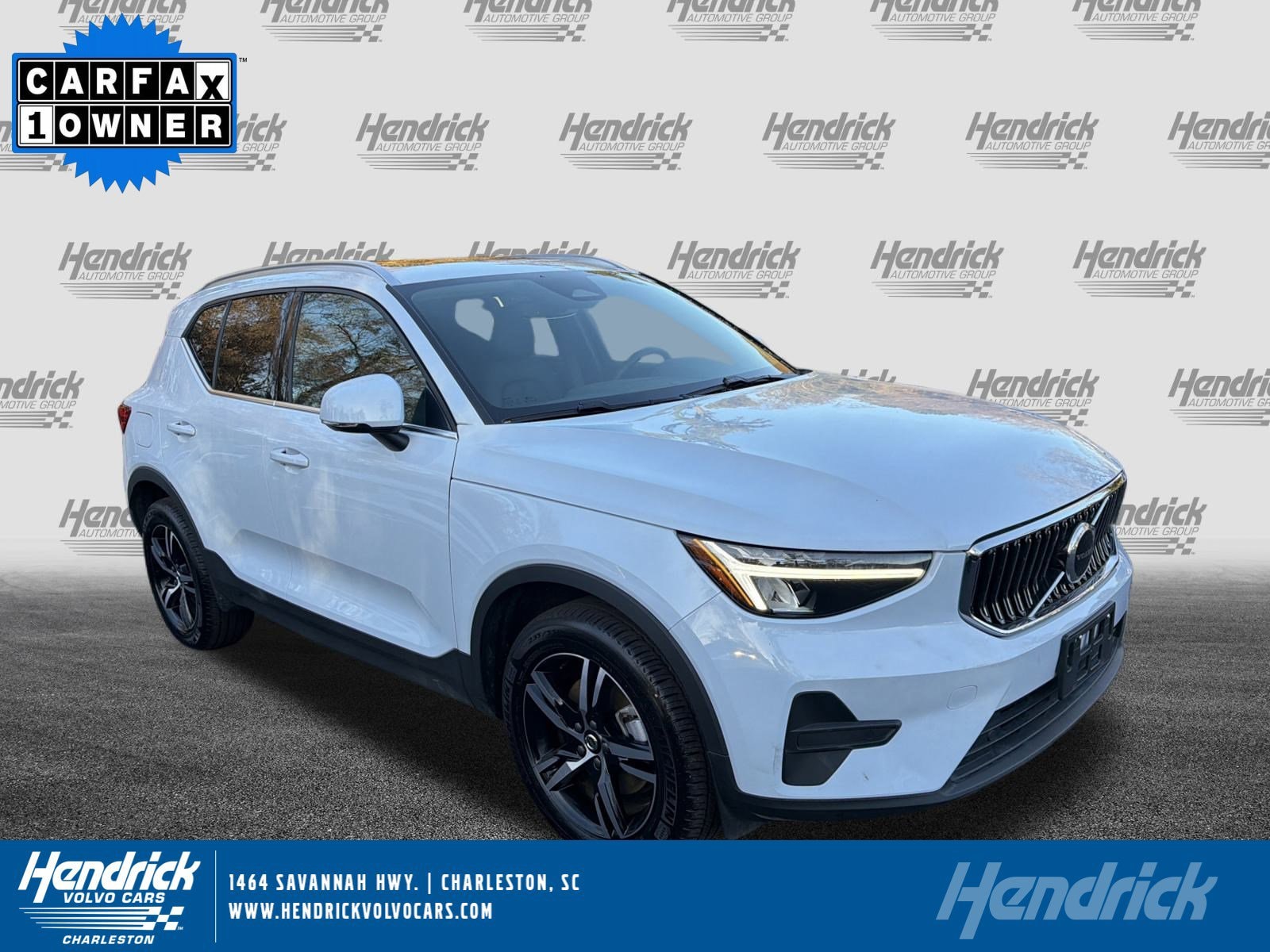 2025 Volvo XC40 Core's photo
