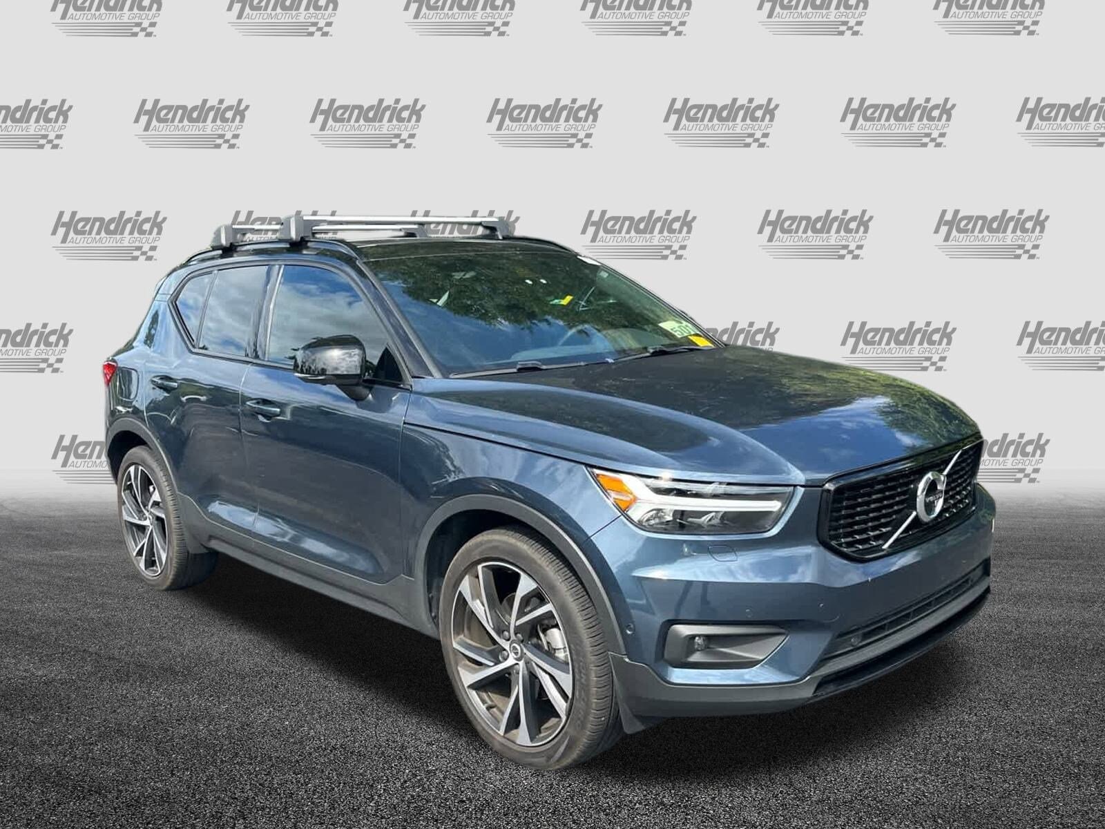 2022 Volvo XC40 R-Design photo 2