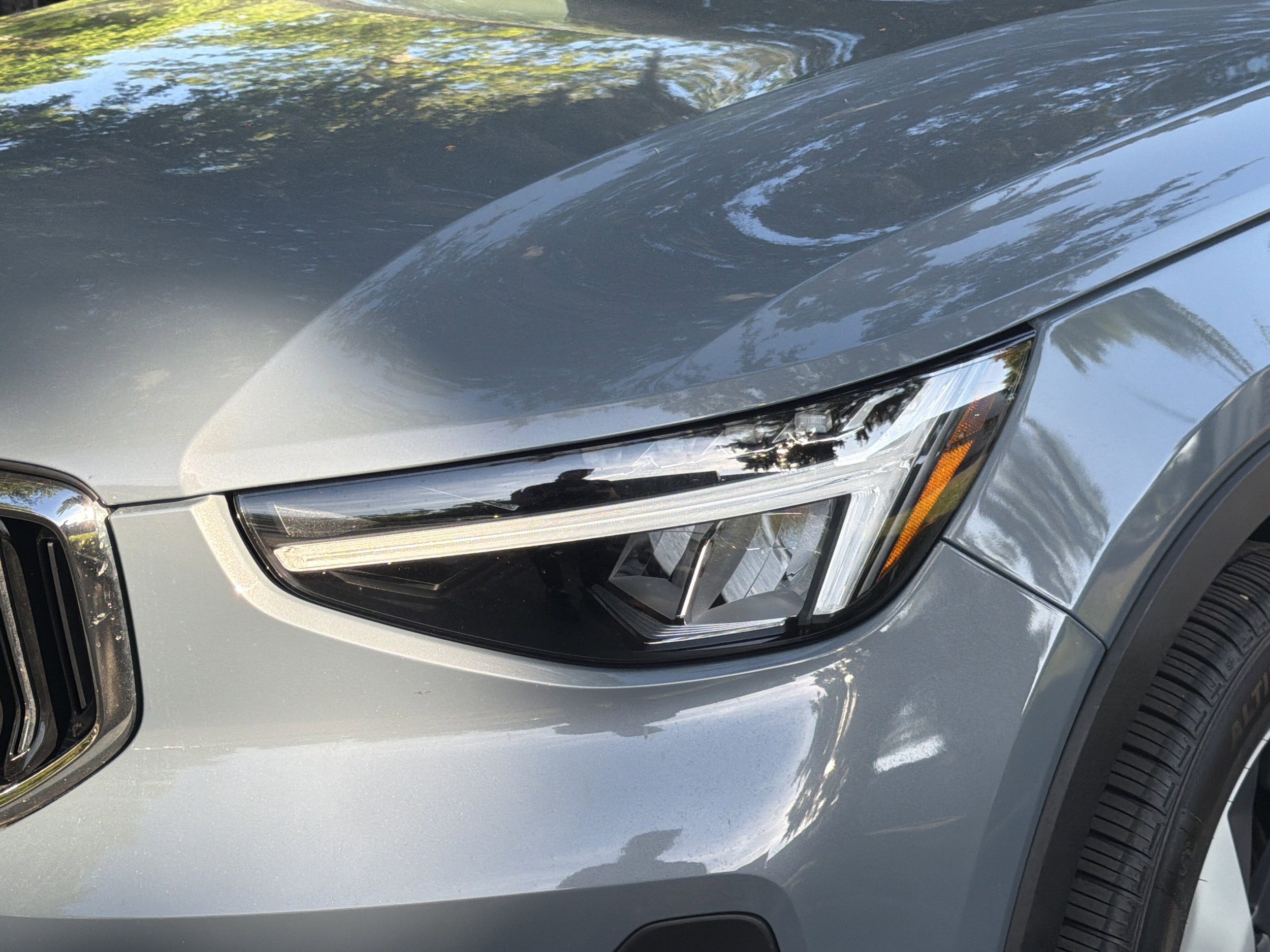 2023 Volvo XC40 Plus Bright Theme photo 5