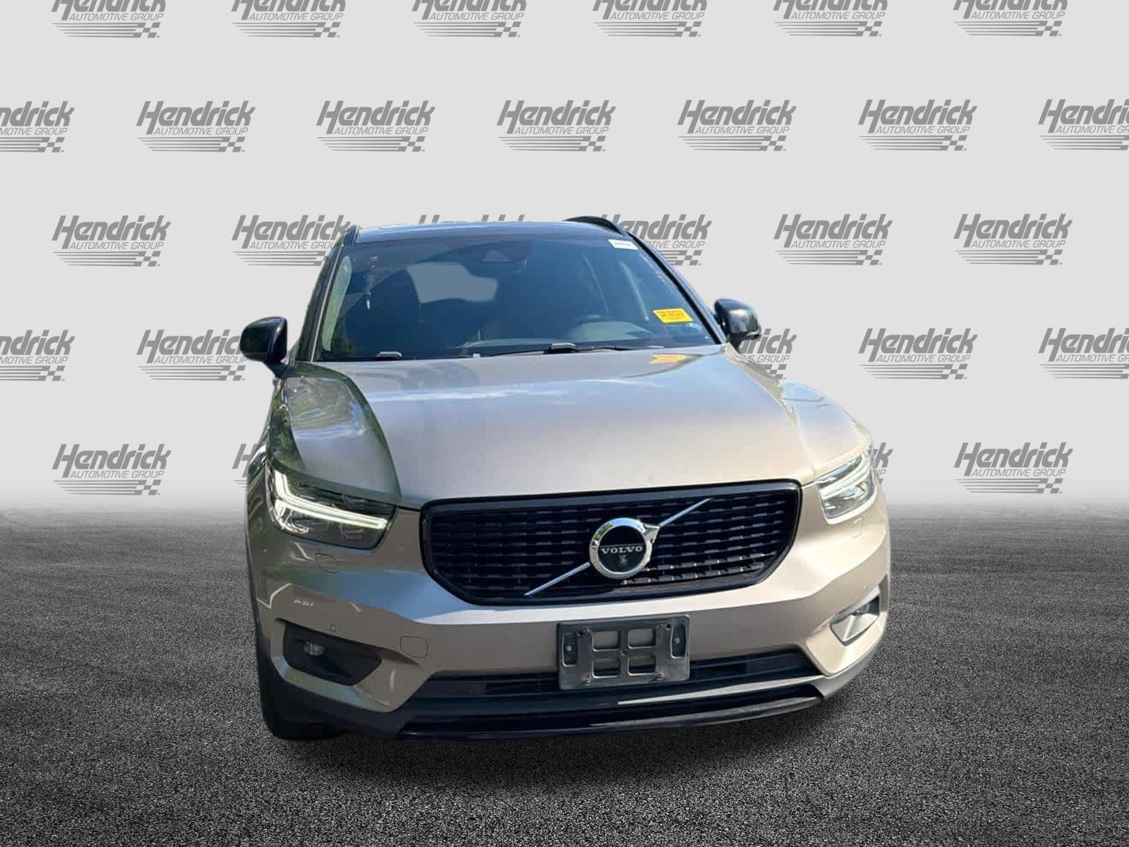 2022 Volvo XC40 R-Design photo 2