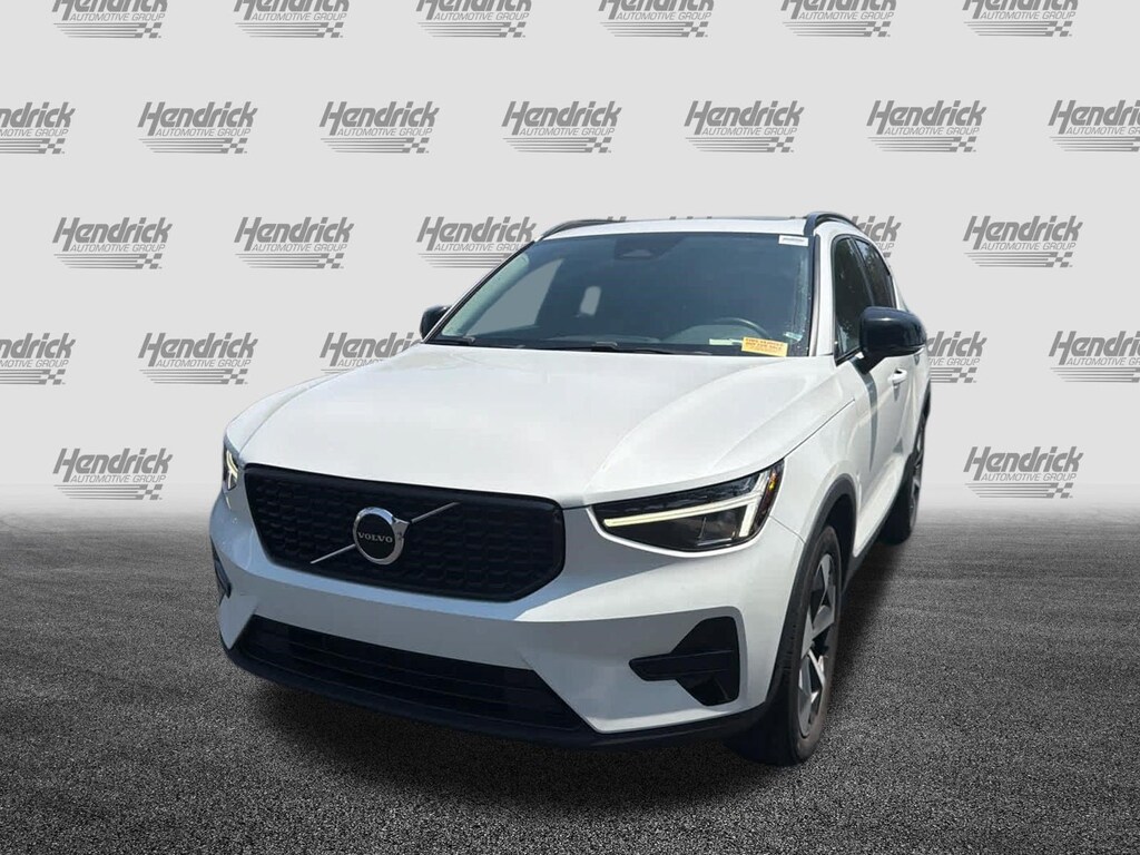 Used 2024 Volvo XC40 Core Bright Theme SUV
