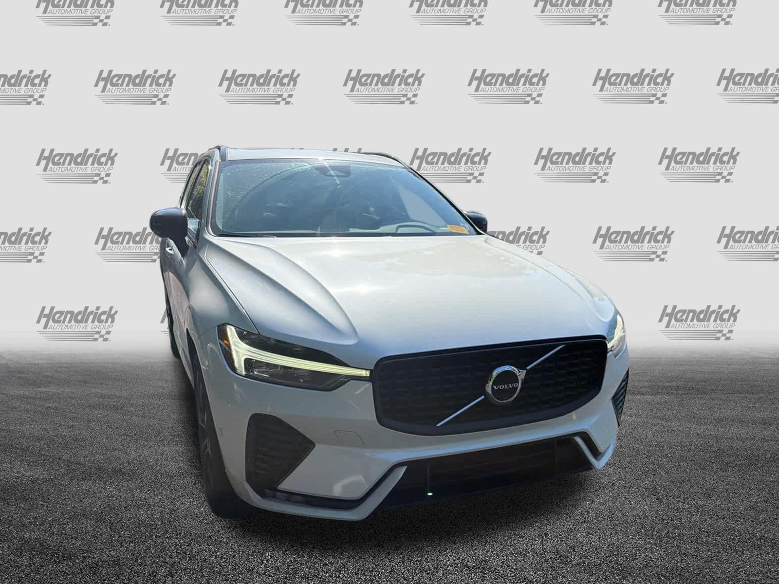 Volvo XC60 Plus Dark Theme