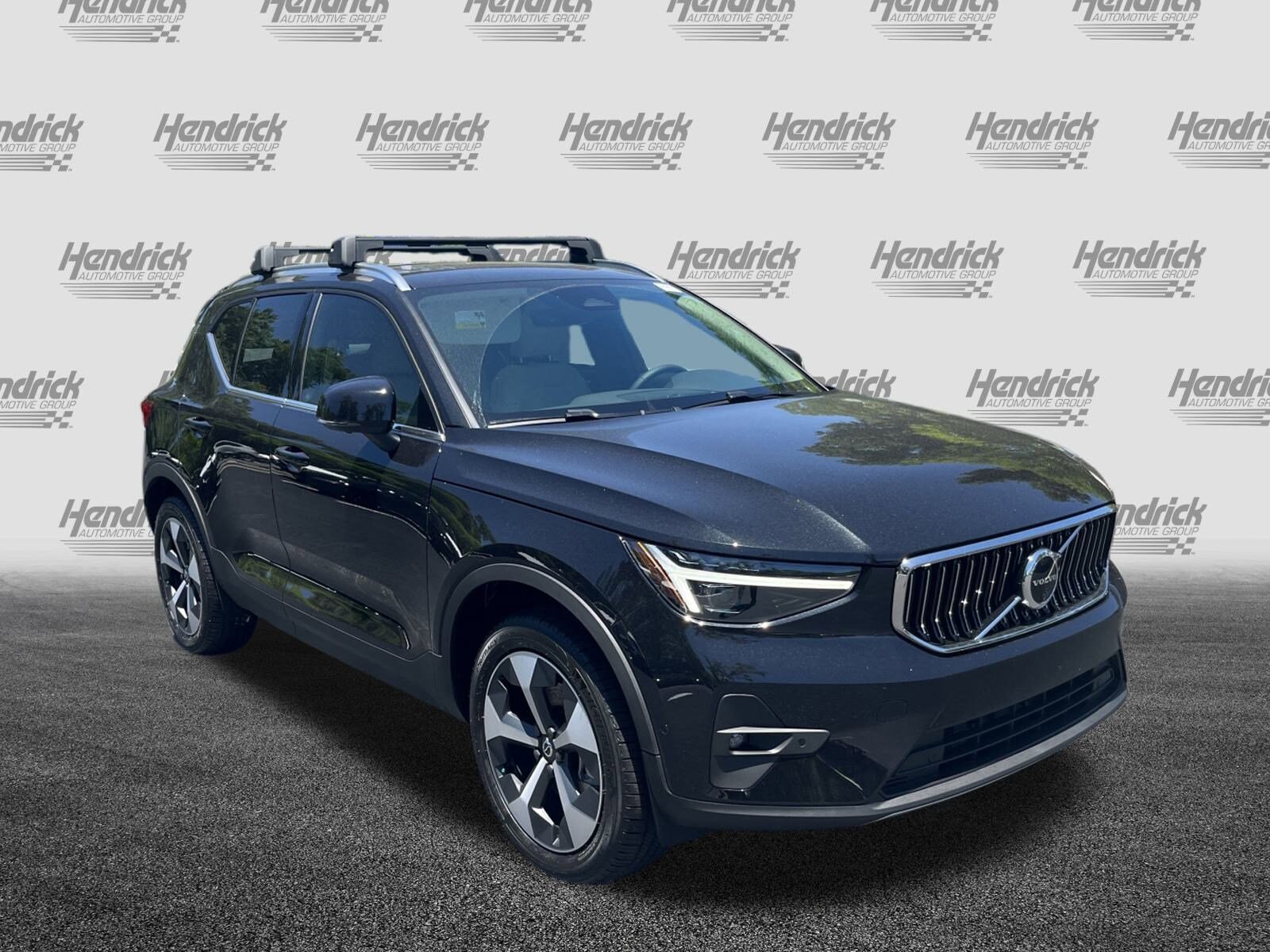 2025 Volvo XC40 Plus photo 2