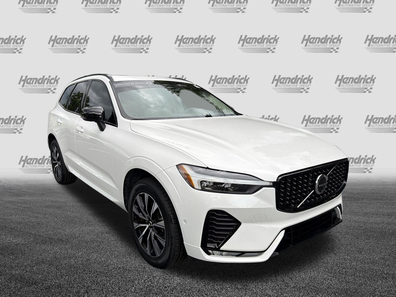 Volvo XC60 Plus Dark Theme