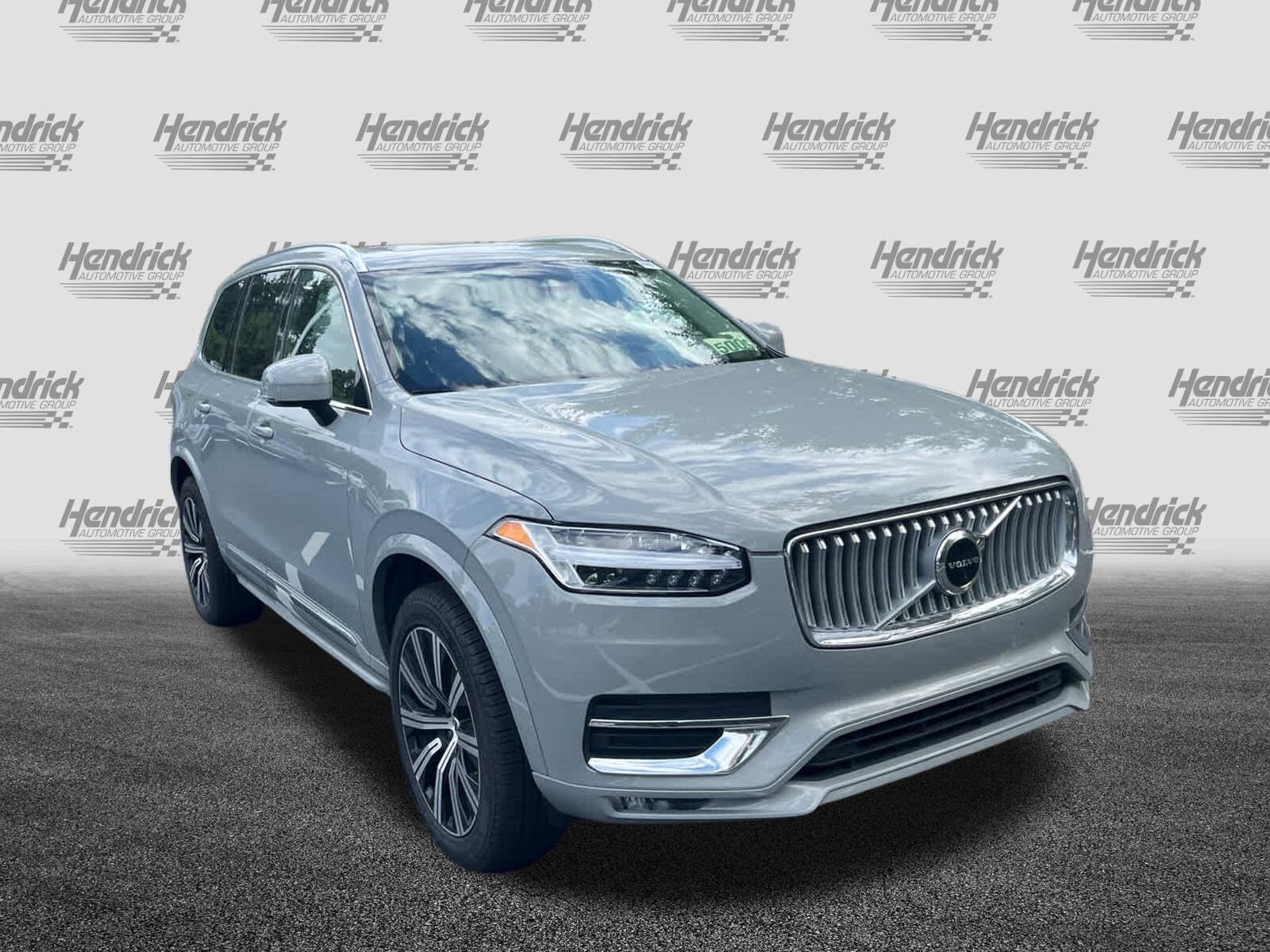 2025 Volvo XC90 Core photo 2