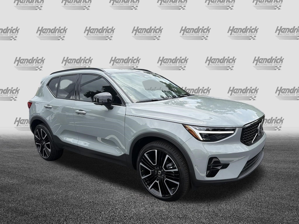 New 2026 Volvo XC40 B5 Ultra SUV