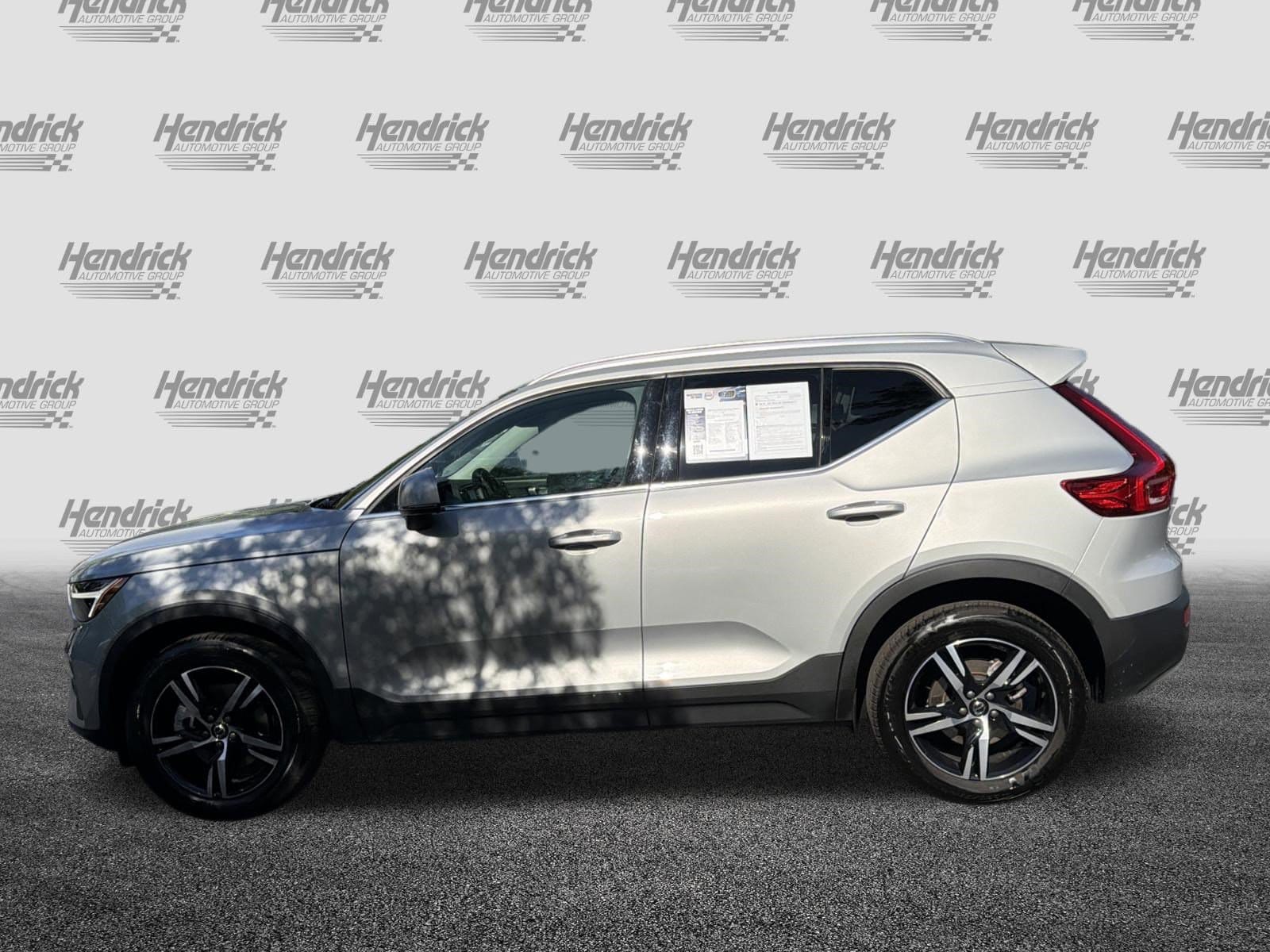 2025 Volvo XC40 Core Bright Theme photo 6