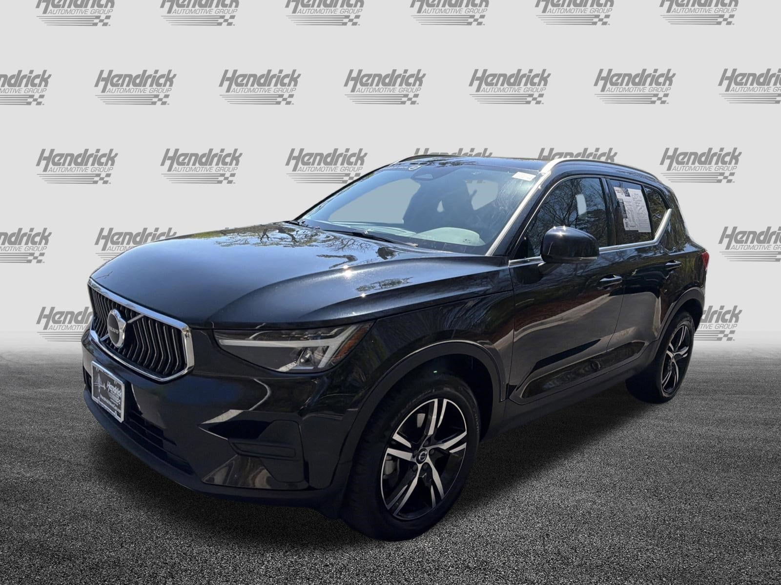 2025 Volvo XC40 Core Bright Theme photo 4