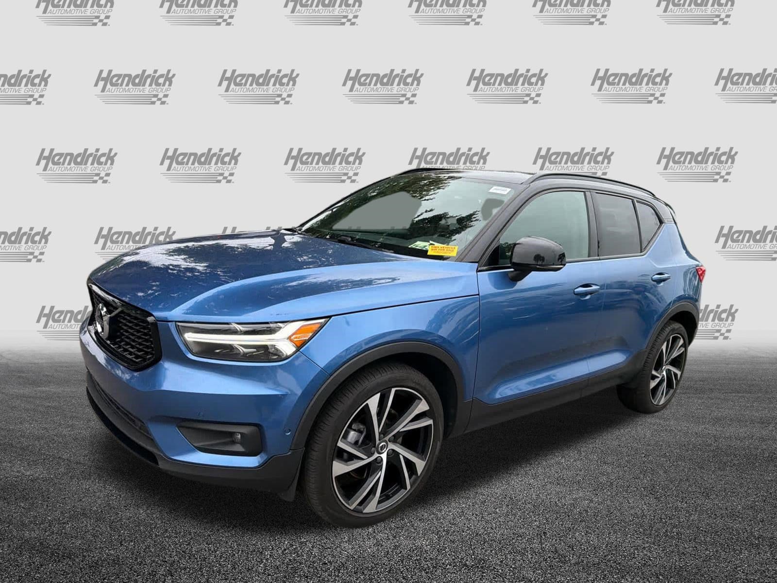 2019 Volvo XC40 R-Design photo 3