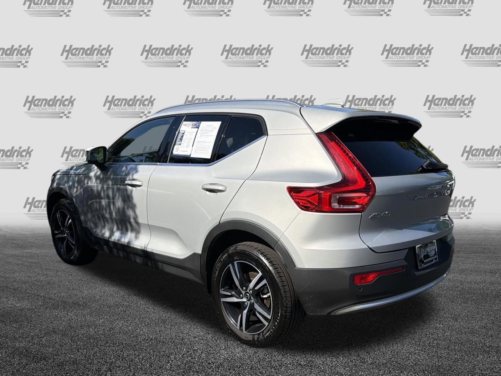 2025 Volvo XC40 Core Bright Theme photo 3