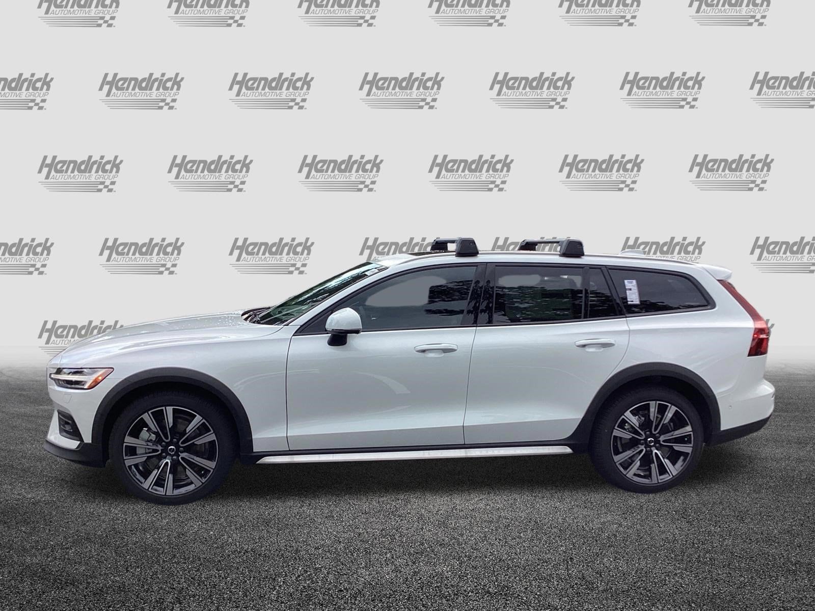 2026 Volvo V60 Cross Country Ultra photo 4