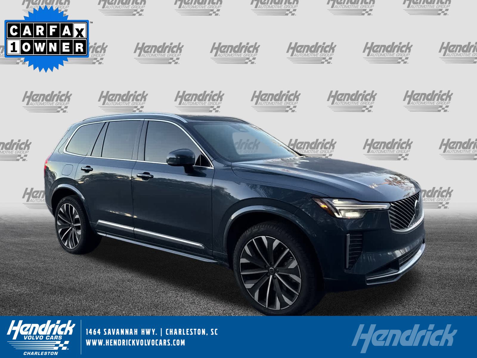 2025 Volvo XC90 Core's photo