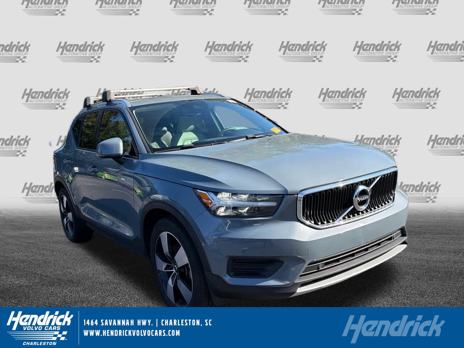 2020 Volvo XC40 Momentum's photo